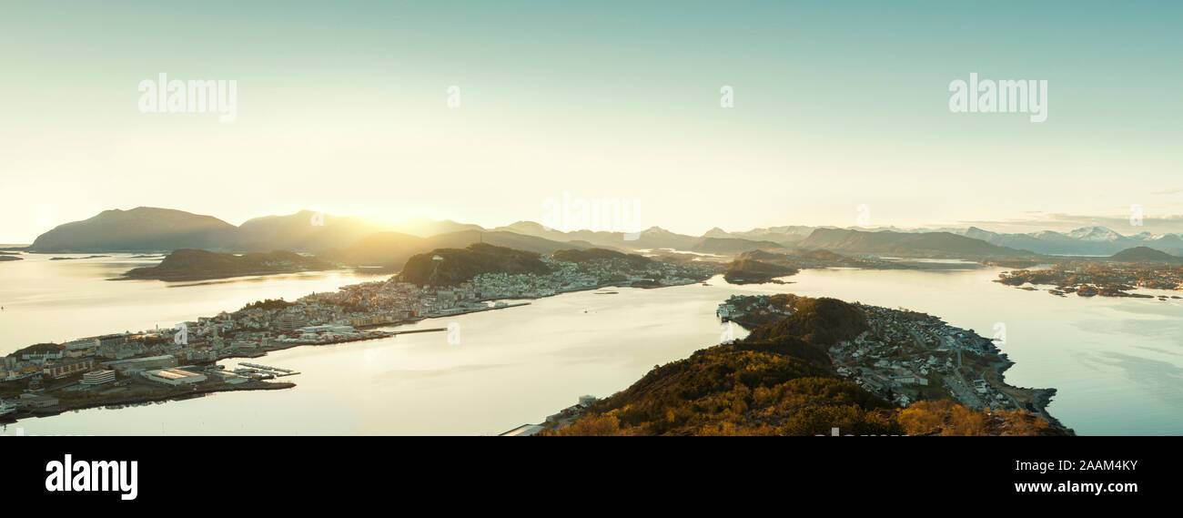 Alesund skyline au lever du soleil, la Norvège Banque D'Images