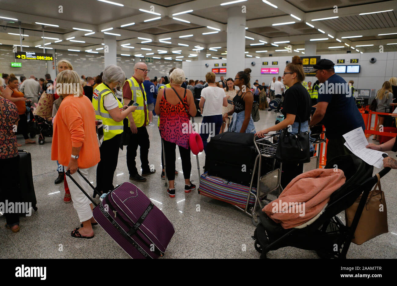 Les passagers bloqués à l'aéroport de Palma de Majorque après l'échec du principal voyagiste Thomas Cook ont causé de nombreux voyageurs à perdre leurs vols Banque D'Images