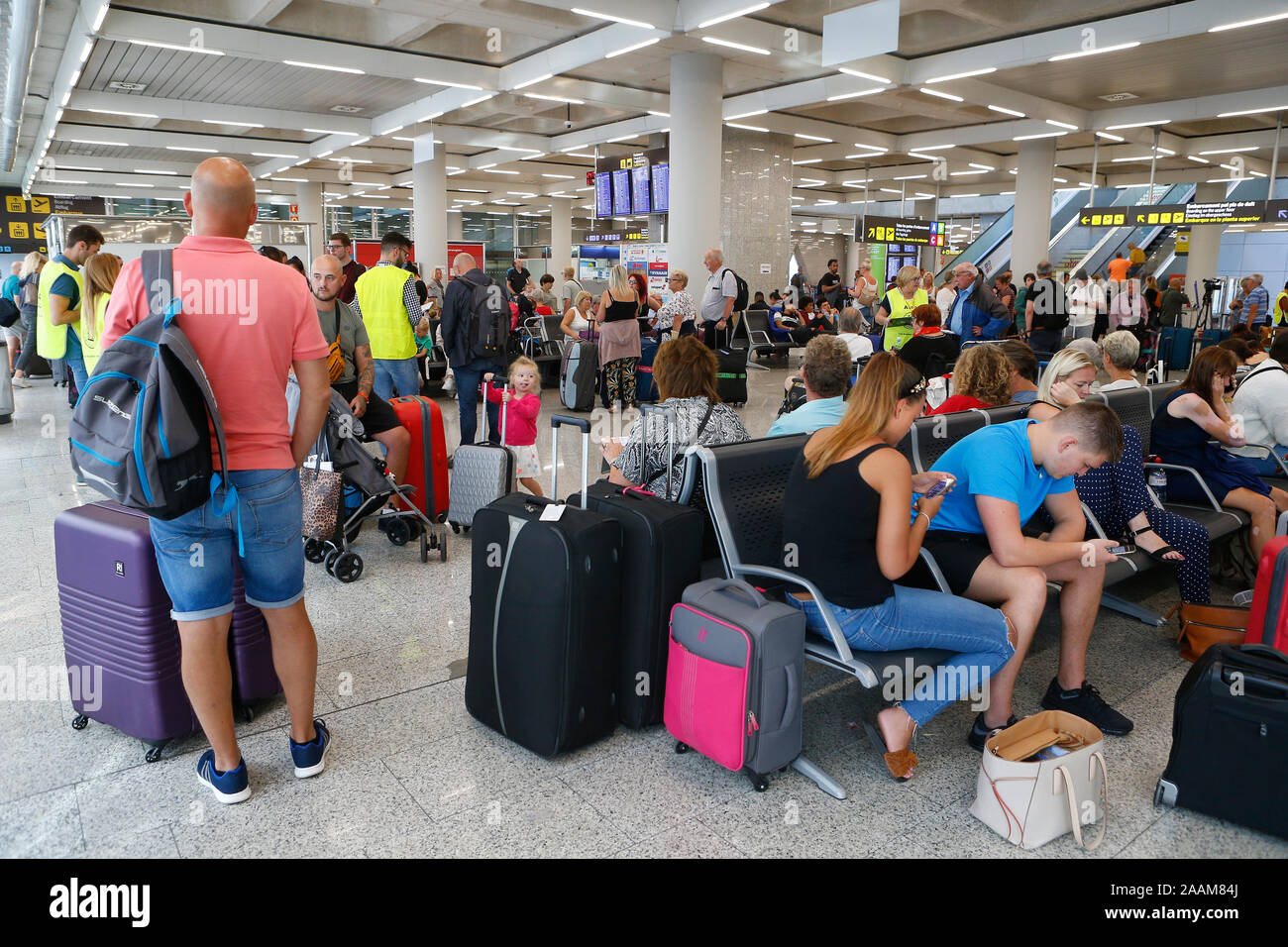 Les passagers bloqués à l'aéroport de Palma de Majorque après l'échec du principal voyagiste Thomas Cook ont causé de nombreux voyageurs à perdre leurs vols Banque D'Images