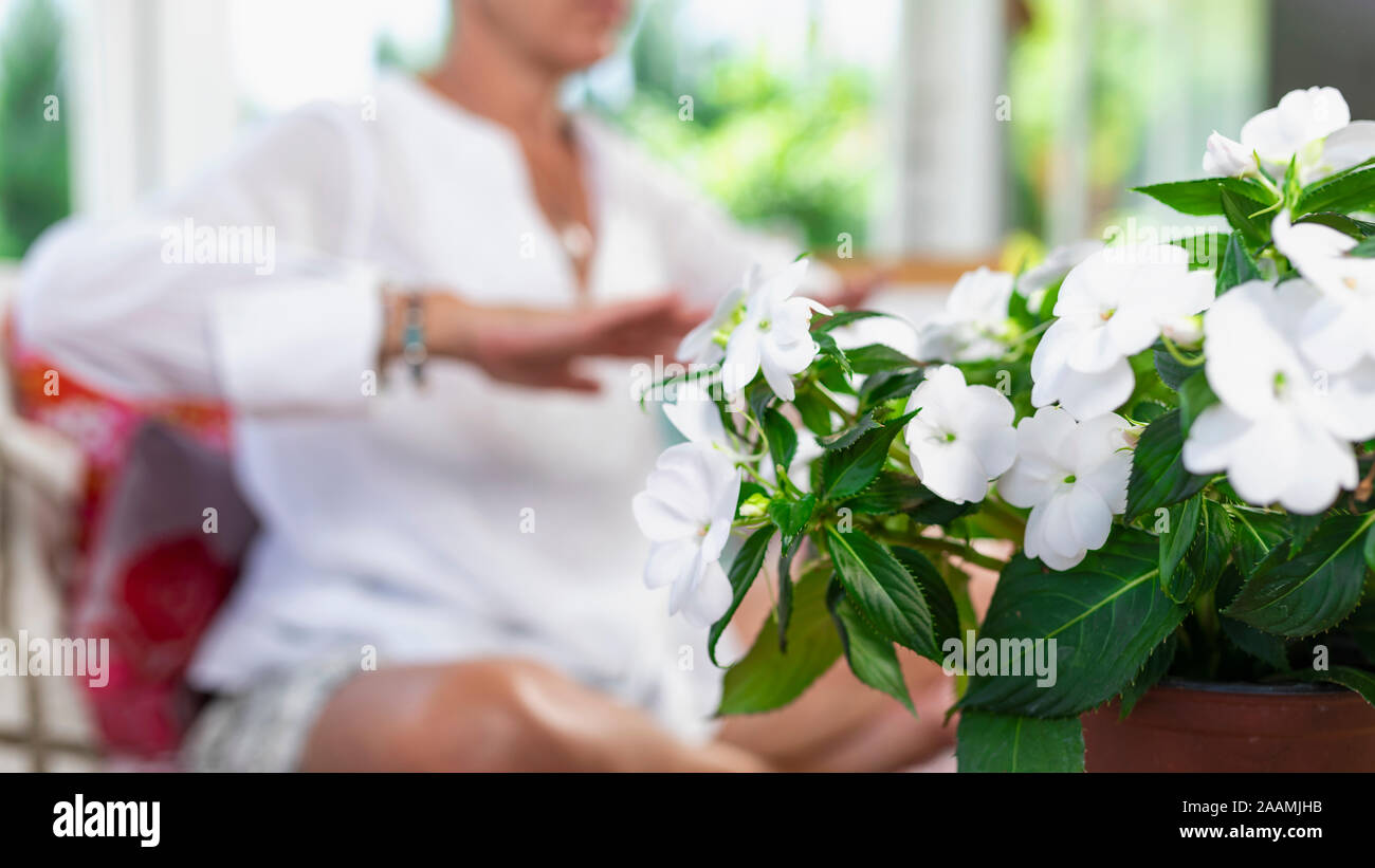 L'énergie positive pratique de méditation Banque D'Images