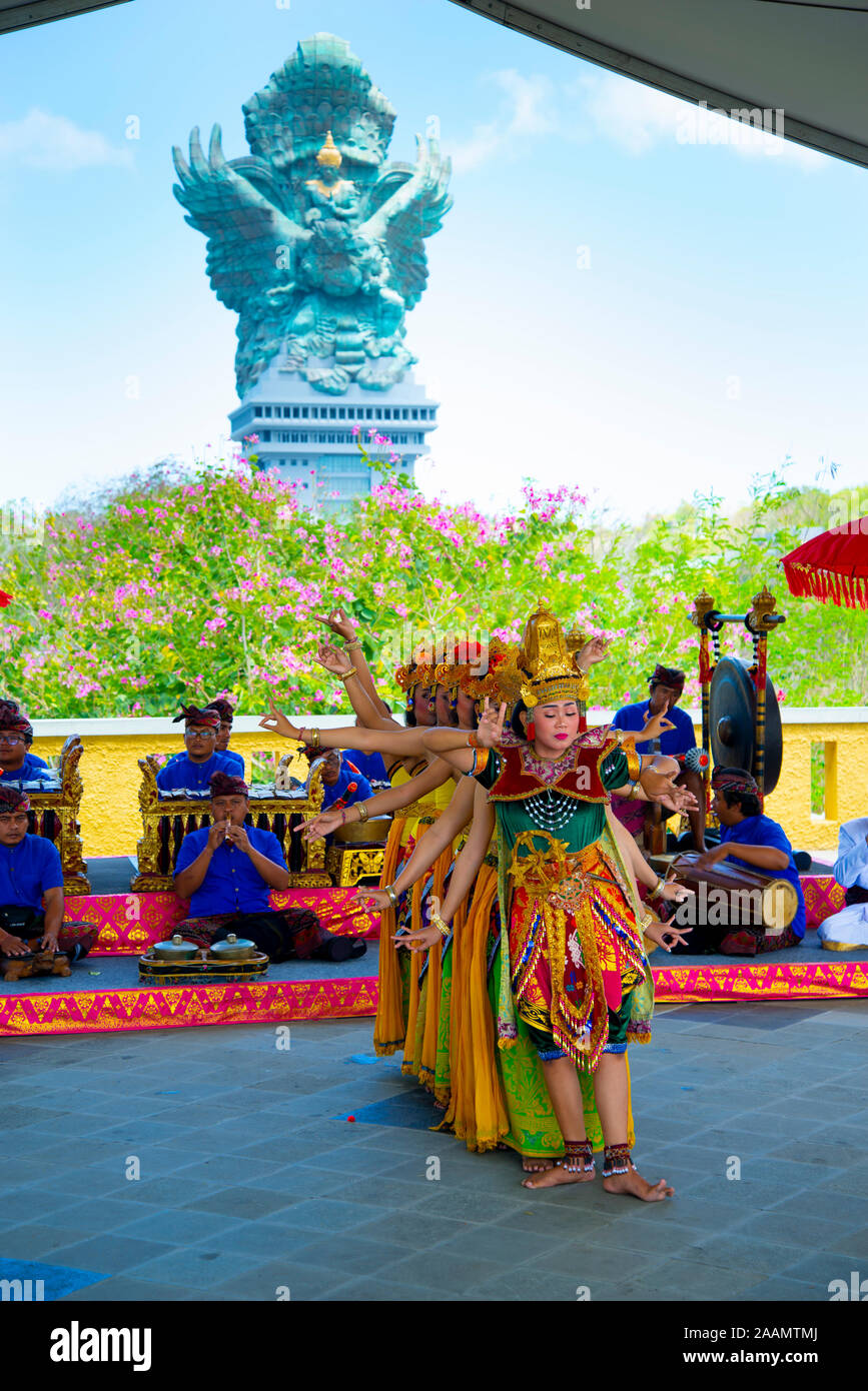 Cha-am, l'Indonésie - septembre 2, 2019 : Garuda Wisnu ballet danse exécutée au parc culturel GWK Banque D'Images