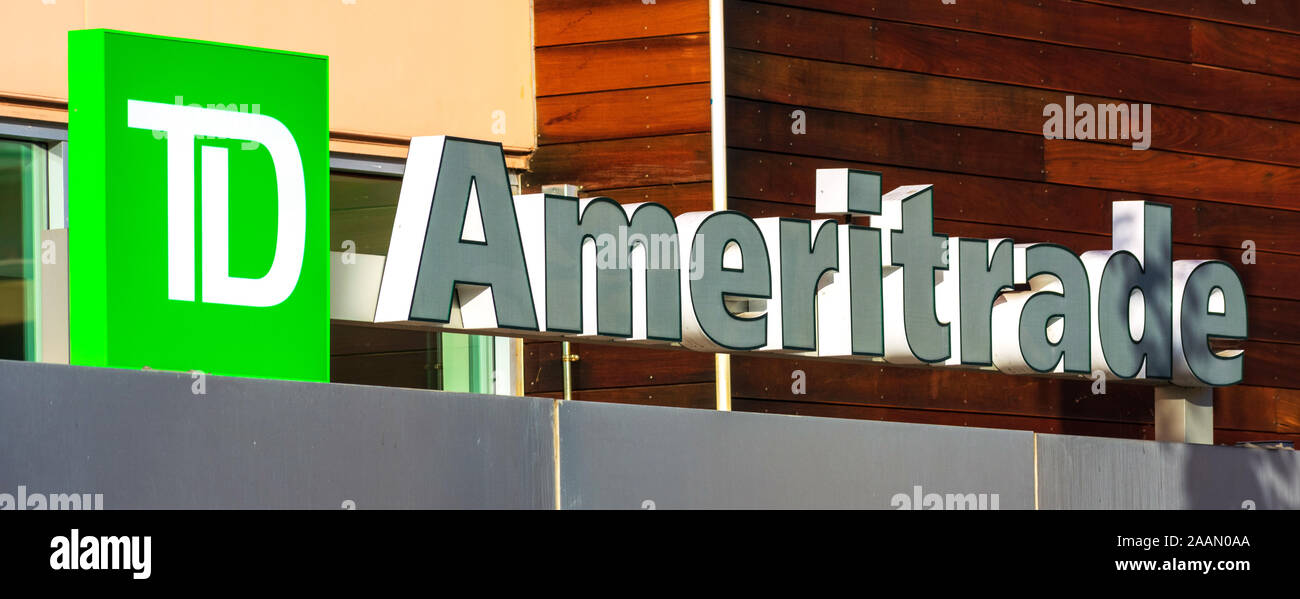 TD Ameritrade signe. TD Ameritrade est un courtier qui propose une plate-forme de négociation électronique pour l'échange d'actifs financiers Banque D'Images