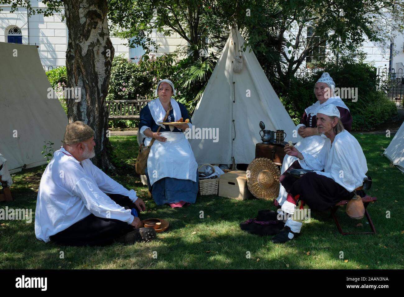 Engliah guerre civile re-enactment préparations dans le Gloucester Place du Nouveau-Brunswick Banque D'Images