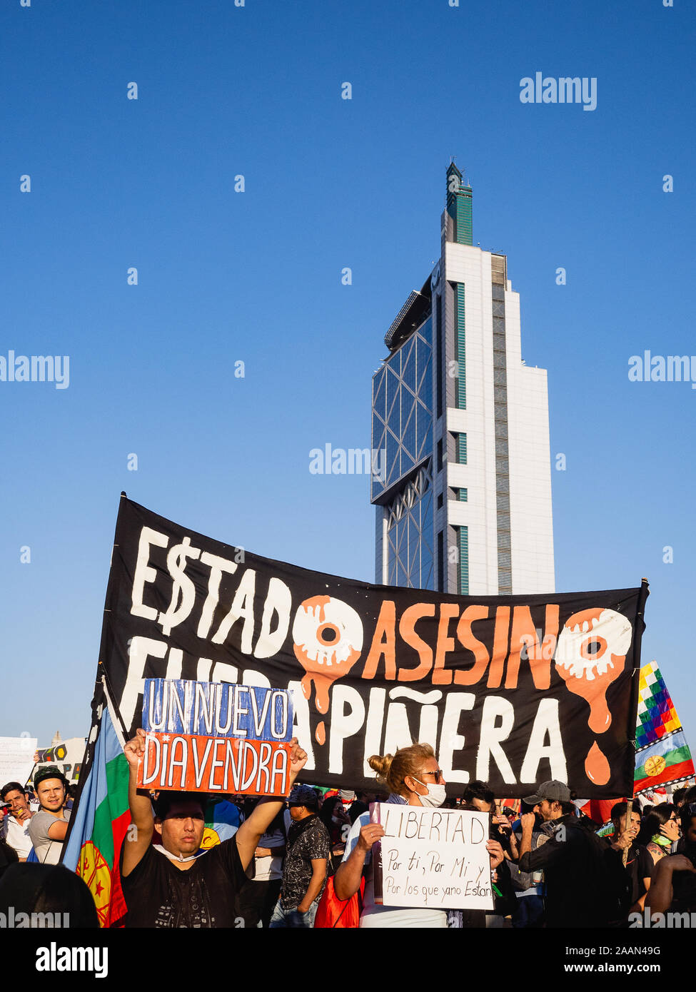 Santiago, Chili. 22 NOV, 2019 manifestants holding a placard contre le gouvernement de Sebastian Piñera Banque D'Images