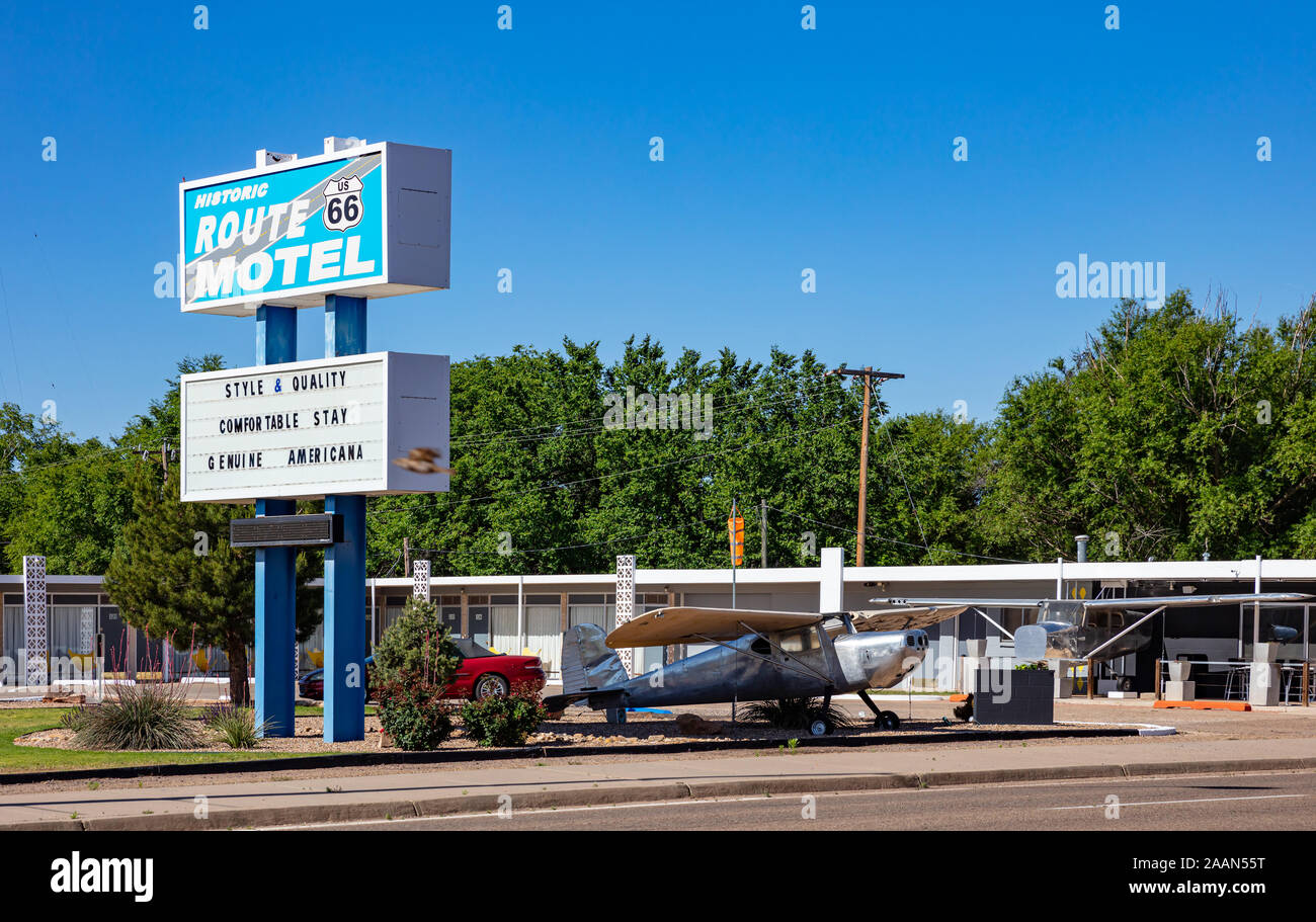 Tucumcari, New Mexico, USA. 14 mai, 2019. L'historique route 66 motel sur la Mother road. Avions Vintage Retro bienvenue les voyageurs à l'entrée. Banque D'Images