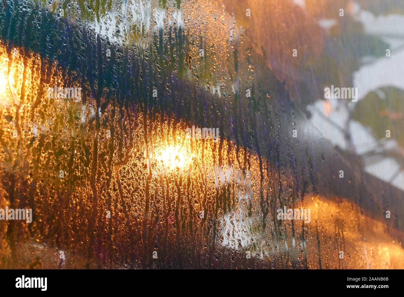 Close-up d'une serre avec la condensation et la lumière orange concept de réchauffement de la Banque D'Images
