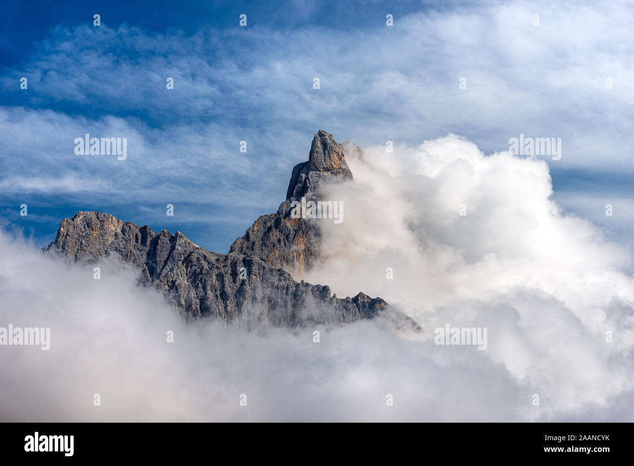 On appelle pointe Cimon della Pala (3186 m), Pale di San Martino, Dolomites dans les Alpes italiennes, site du patrimoine mondial de l'Unesco dans le Trentin-Haut-Adige, Italie Banque D'Images