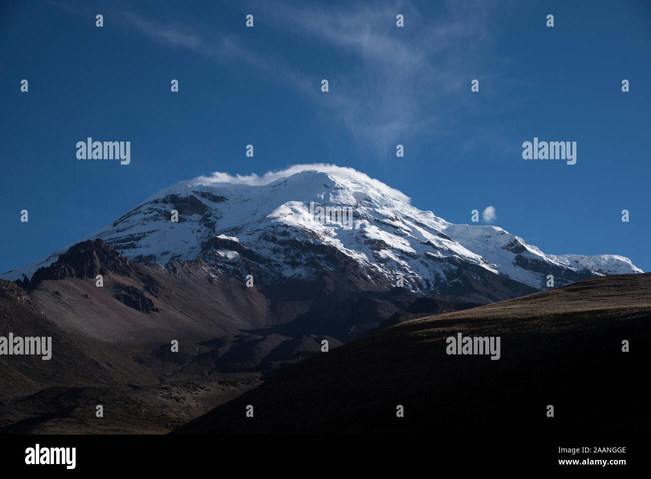 6263 mètres de haut, recouverte de glace volcan Chimborazo est le plus haut sommet de l'Équateur. Banque D'Images