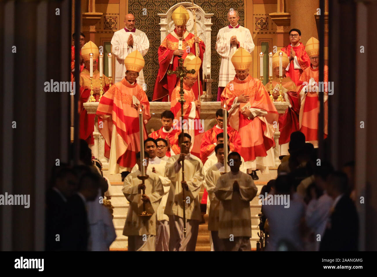 Bangkok, Thaïlande. 22 Nov, 2019. Le pape François est titulaire d'une Messe à la Cathédrale de l'Assomption à Bangkok.Le pape continue sa visite de 3 jours dans le royaume de rencontrer la communauté chrétienne. Credit : SOPA/Alamy Images Limited Live News Banque D'Images