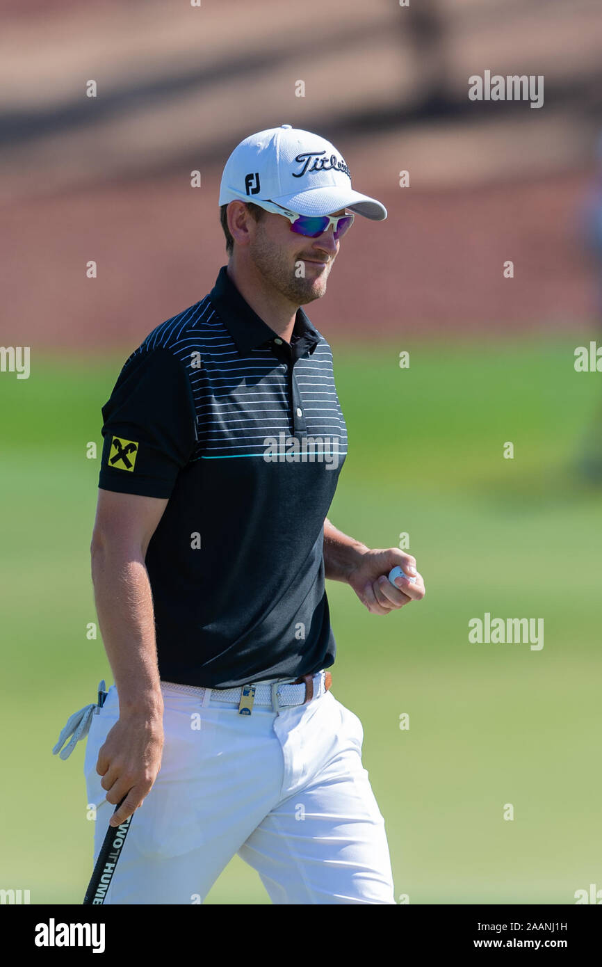 Dubaï, Émirats arabes unis. 23 Nov 2019. Bernd Wiesberger d'Autriche tin le premier vert au cours du cycle 3 au cours de la DP World Tour Championship à Jumeirah Golf Estates, Dubai, Émirats arabes unis le 22 novembre 2019. Photo de Grant l'hiver. Usage éditorial uniquement, licence requise pour un usage commercial. Aucune utilisation de pari, de jeux ou d'un seul club/ligue/dvd publications. Credit : UK Sports Photos Ltd/Alamy Live News Banque D'Images