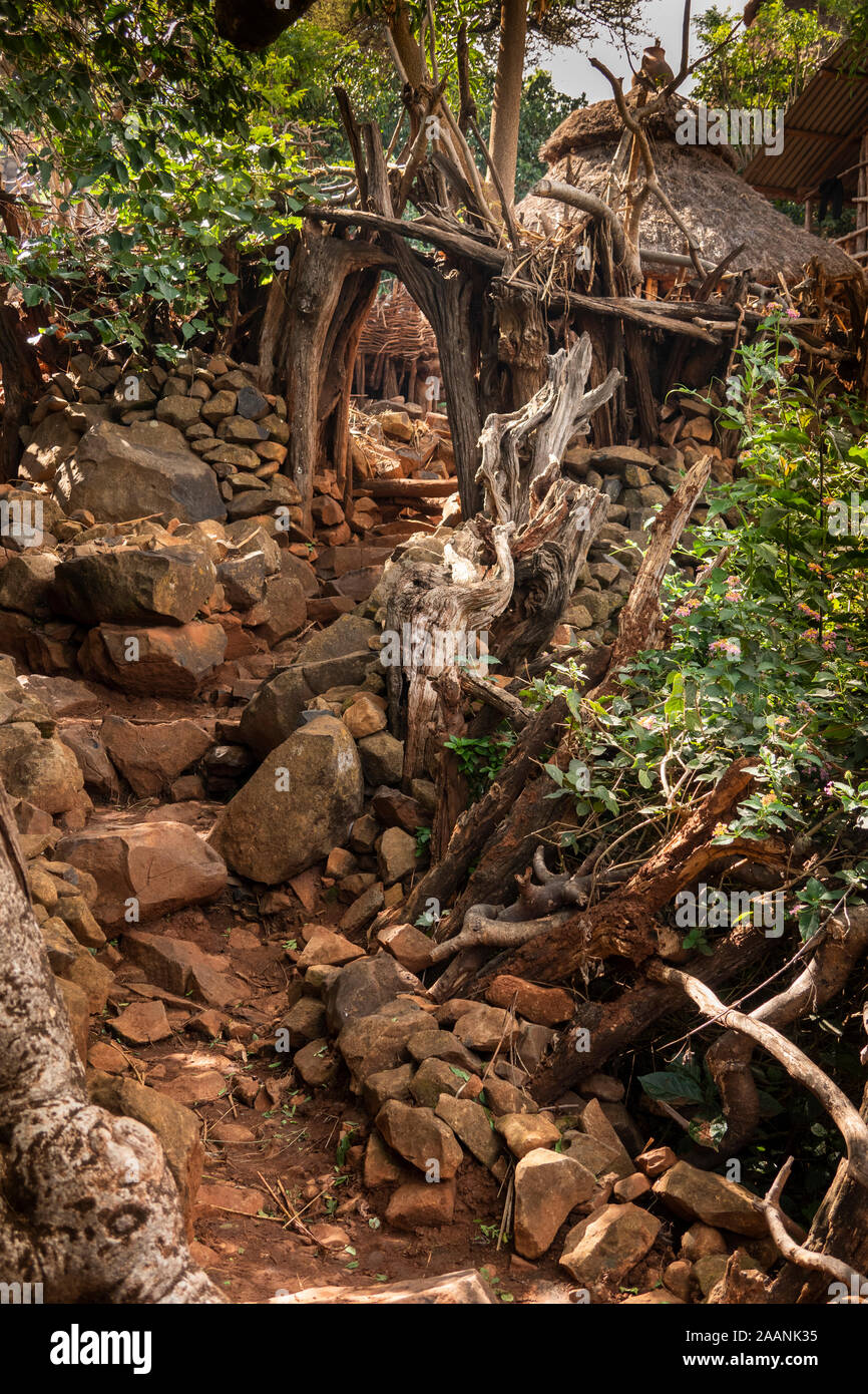 Carat-Konso Gamole, Éthiopie, village entouré de maisons, l'entrée à Banque D'Images