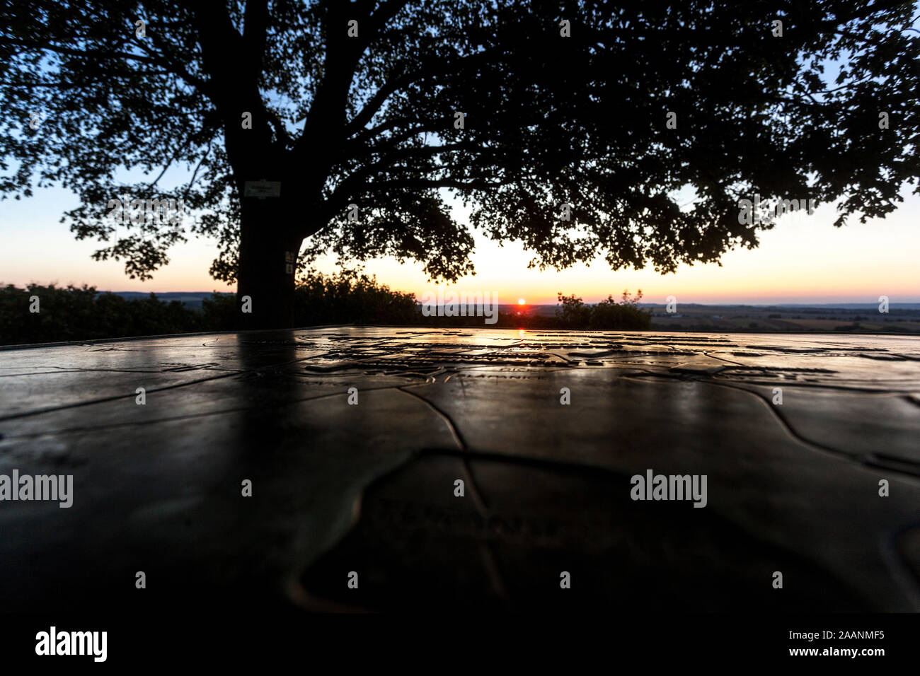 Lever du soleil sur la colline de Zuran, le poste de commandement de Napoléon à la bataille d'Austerlitz République tchèque soleil levant Banque D'Images