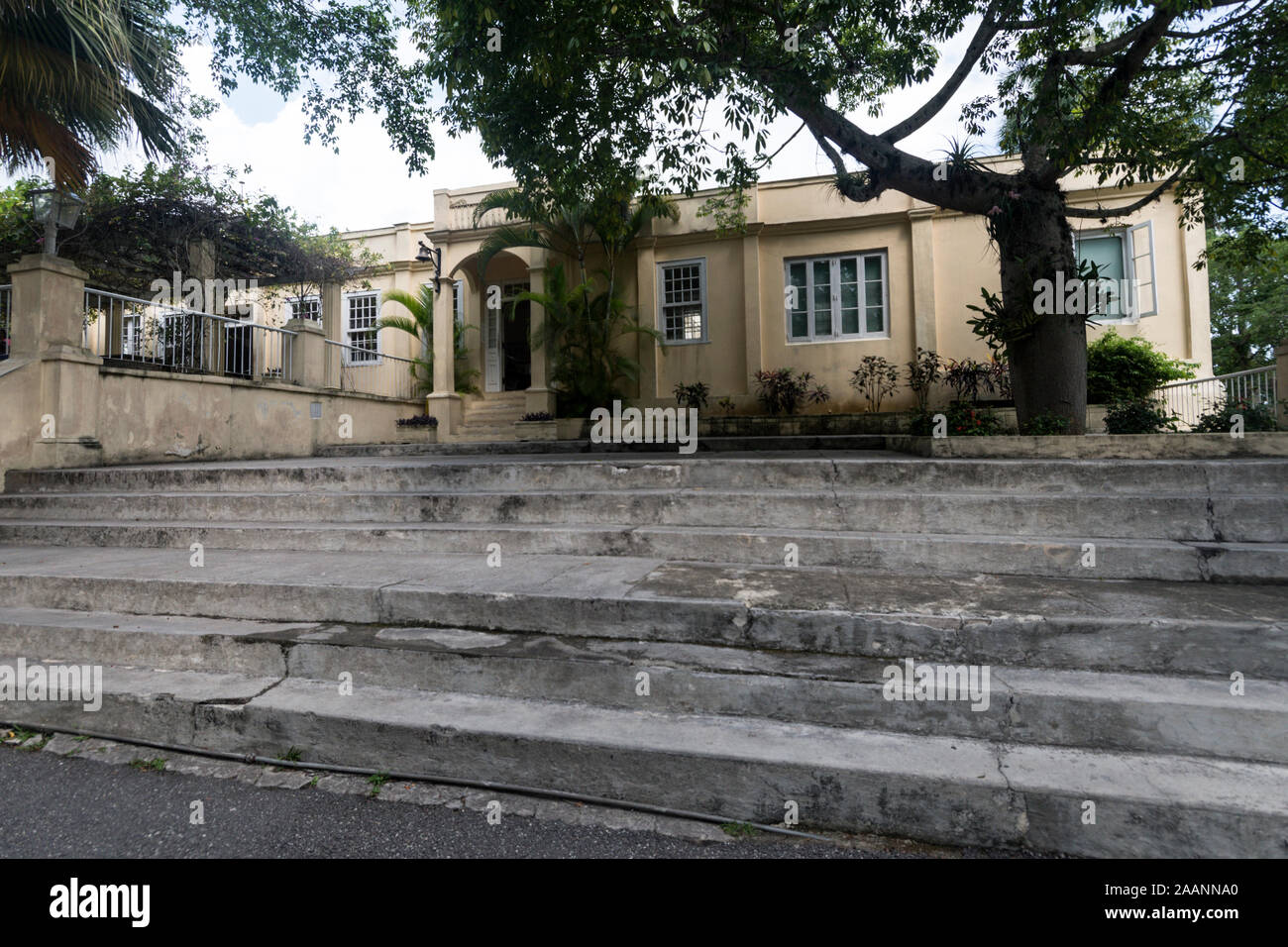 Menant de la porte à l'auteur américain, le domicile d'Ernest Hemingway, «Finca la Vigia», aujourd'hui musée, à San Francisco de Paula, au sud-est de Hava Banque D'Images