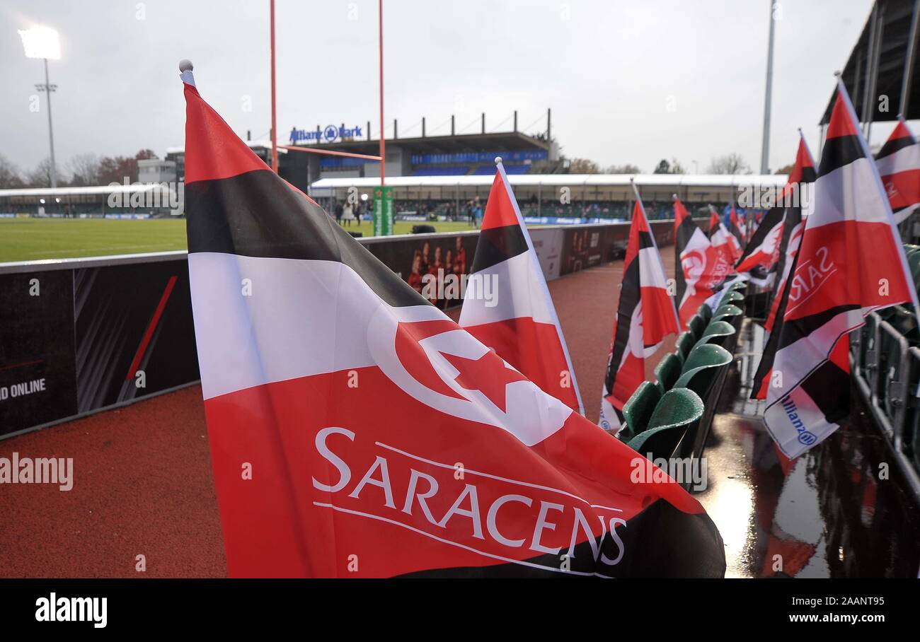 Hendon. United Kingdom. 23 novembre 2019. Il y a les drapeaux sur la plupart des sièges avant le jeu. Saracens v Ospreys. Piscine 4. Heineken Cup Champions. Deuxième (2e) tour. Allianz Park. Hendon. Londres. UK. Garry Crédit/Sport sous gaine en images/Alamy Live News. Banque D'Images