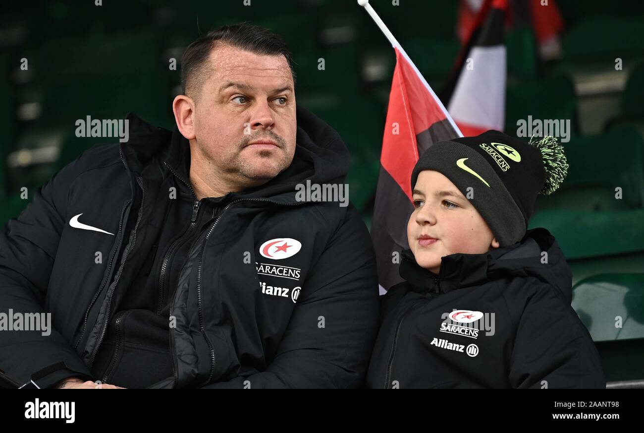Hendon. United Kingdom. 23 novembre 2019. Certains fans arriver tôt pour le jeu. Saracens v Ospreys. Piscine 4. Heineken Cup Champions. Deuxième (2e) tour. Allianz Park. Hendon. Londres. UK. Garry Crédit/Sport sous gaine en images/Alamy Live News. Banque D'Images