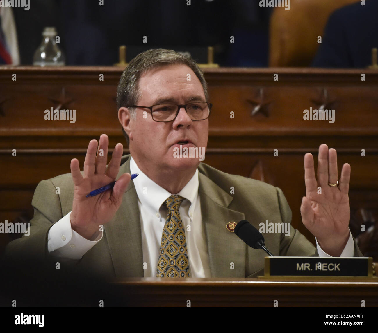 Washington, District de Columbia, Etats-Unis. 21 Nov, 2019. Représentant des États-Unis Denny Heck (Démocrate de Washington) adresse une question au Dr Fiona Hill, ancien directeur pour l'Europe et la Russie, le Conseil national de sécurité, au cours de l'US House Intelligence committee justice enquête, à Washington, DC Le 21 novembre 2019 Crédit : Bill O'Leary/CNP/ZUMA/Alamy Fil Live News Banque D'Images