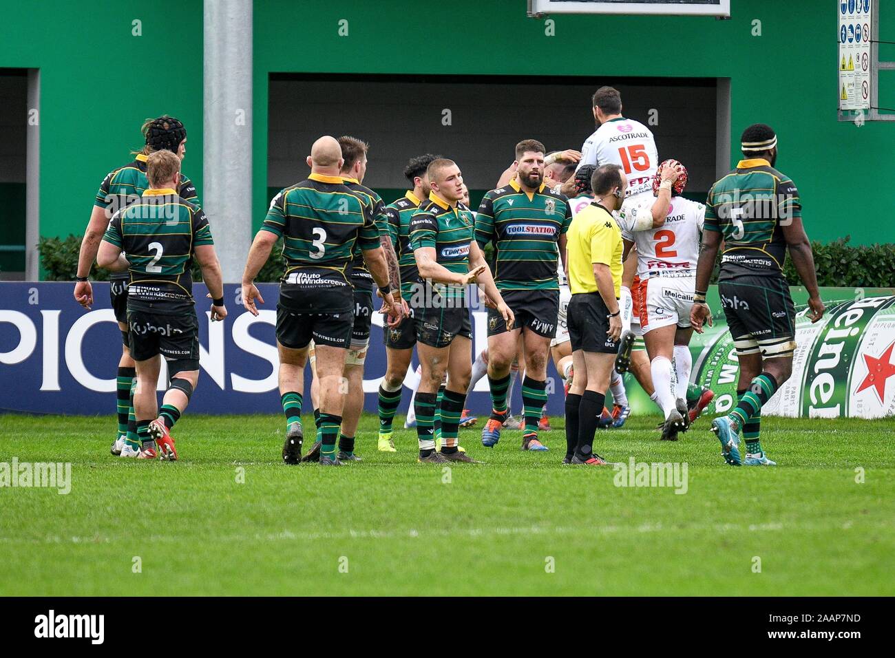 Treviso, Italie, 23 novembre 2019, l'illusion de Northampton Saints par latry de Benetton Trevise au cours de Benetton Treviso vs Northampton Saints - Heineken Cup - Rugby Champions Crédit : LPS/Ettore Griffoni/Alamy Live News Banque D'Images