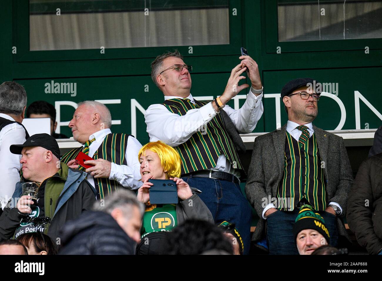 Treviso, Italie. Novembre 23, 2019, Trévise, Italie : fans northampton saintsduring Benetton Treviso vs Northampton Saints, Rugby Heineken Cup Champions à Trévise, en Italie, le 23 novembre 2019 - LPS/crédit : Ettore Ettore Griffoni Griffoni/LPS/ZUMA/Alamy Fil Live News Banque D'Images