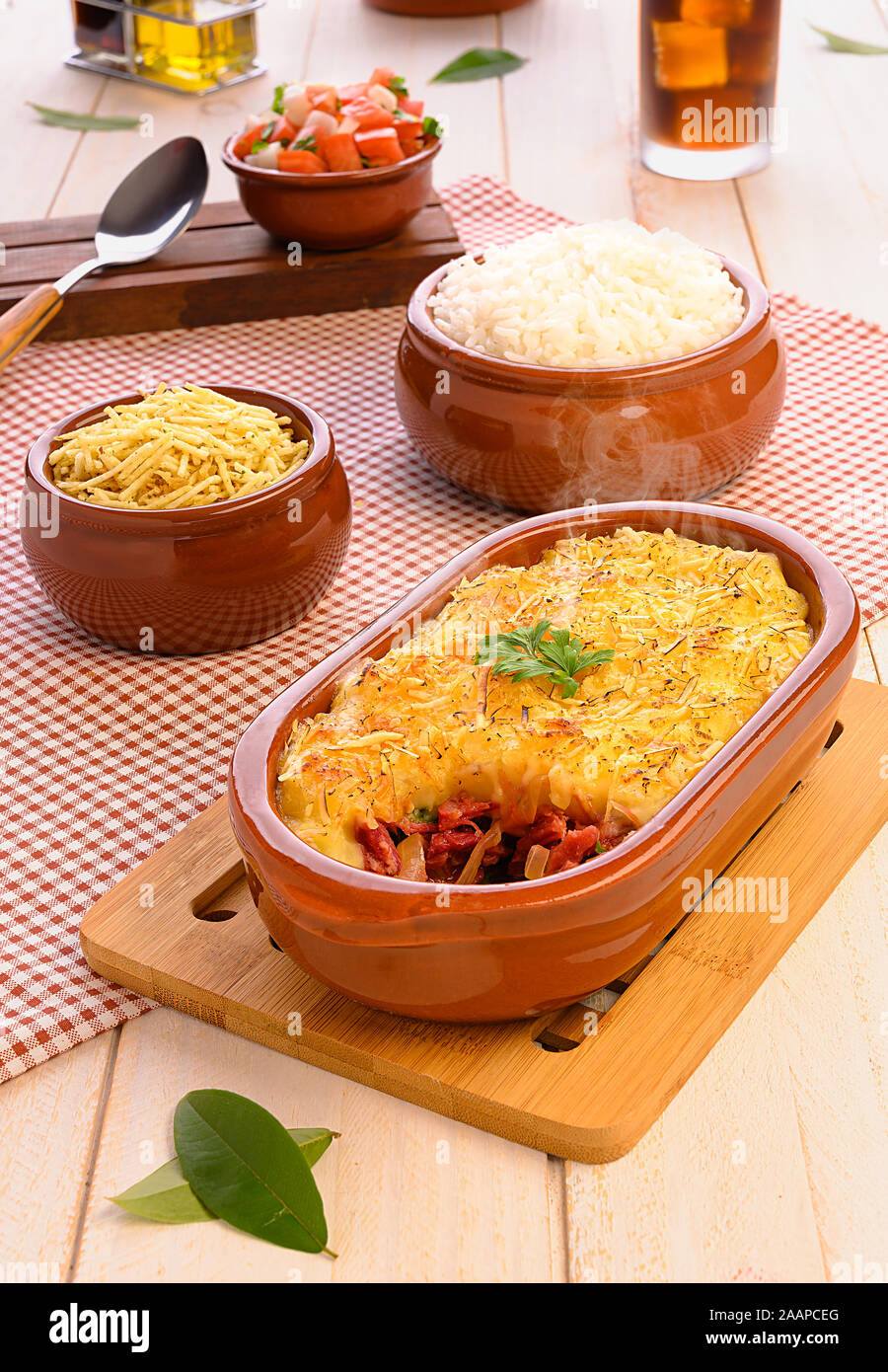 Shepherd's pie (Escondidinho de Carne Seca ) - Cuisine traditionnelle brésilienne Banque D'Images