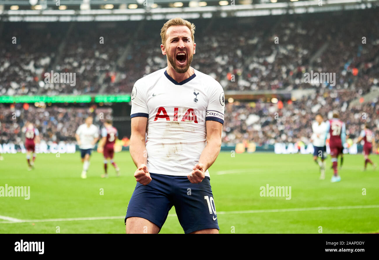 Tottenham Hotspur Harry Kane du célèbre marquant son troisième but du côté du jeu au cours de la Premier League match au stade de Londres. Banque D'Images