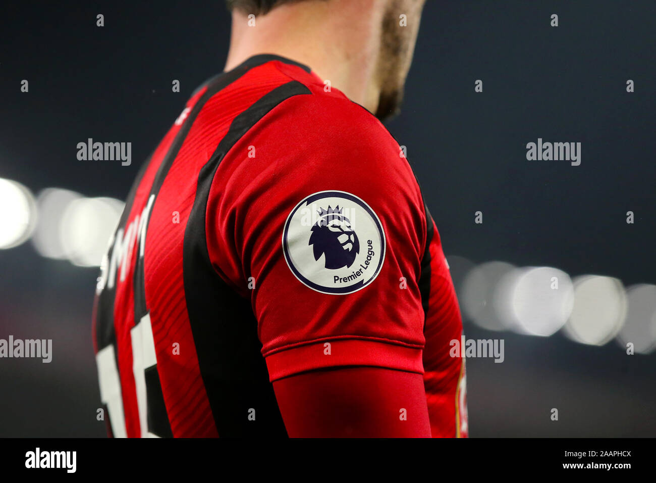 Détail de la Premier League badge sur la manche d'une chemise de  Bournemouth au cours de la Premier League match au stade de la vitalité, de  Bournemouth Photo Stock - Alamy