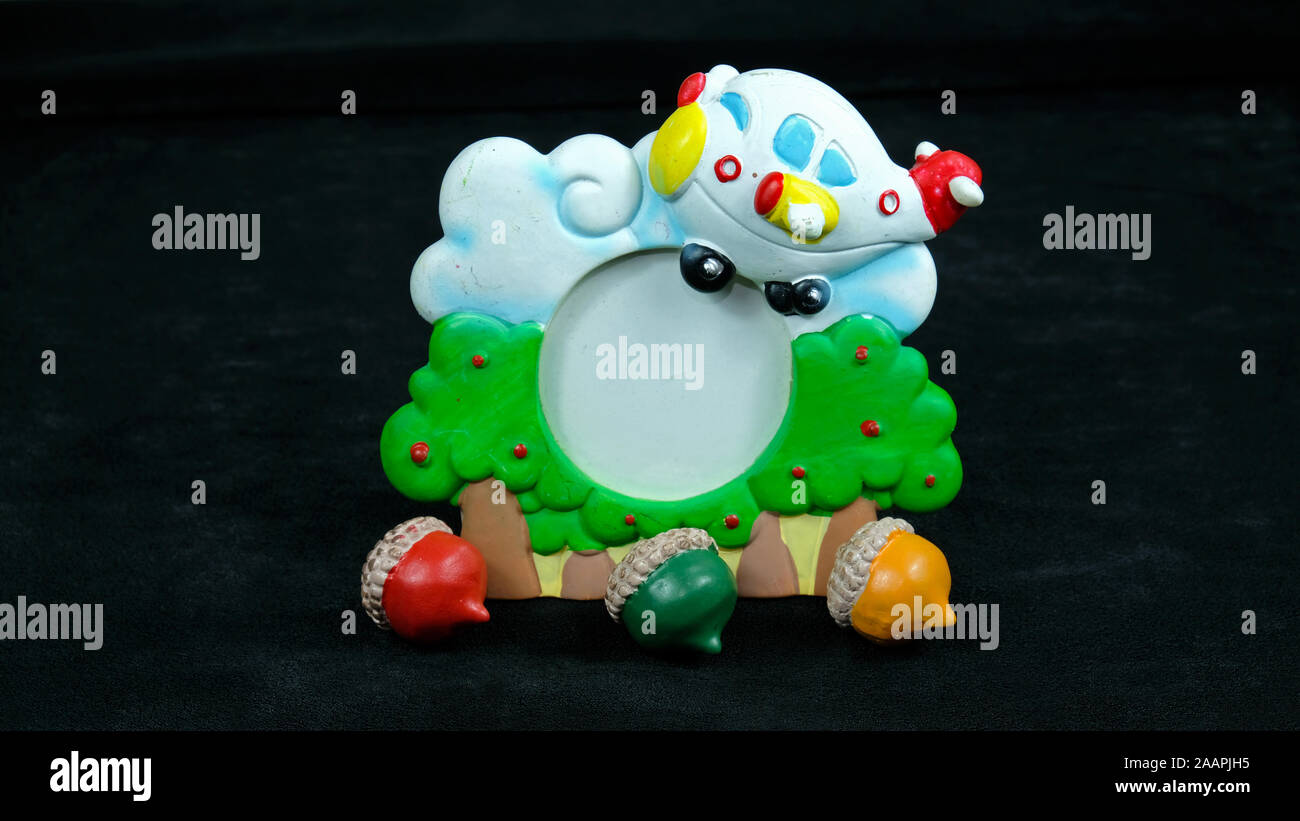 Cadre photo pour enfants avec une décoration colorée de glands Banque D'Images