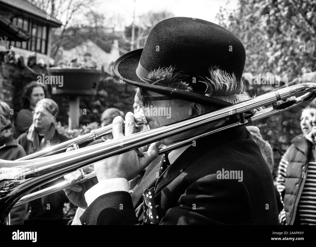 Tromboniste, Musicien de rue, Frome, Somerset, UK Banque D'Images