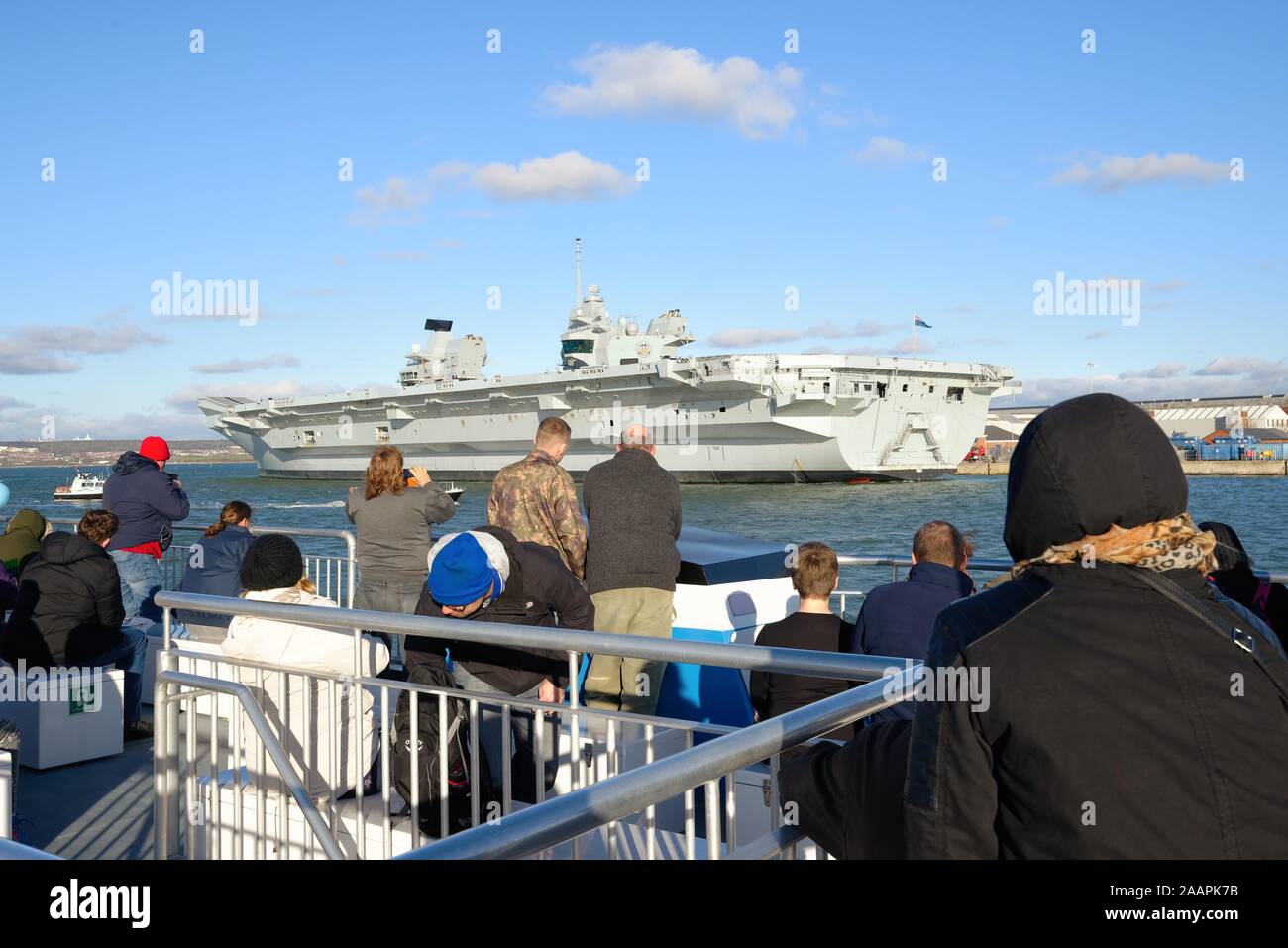 La Marine royale de neuf porte-avions HMS 'Prince of Wales' amarré au quai c'est dans le port de Portsmouth, Hampshire England UK Banque D'Images