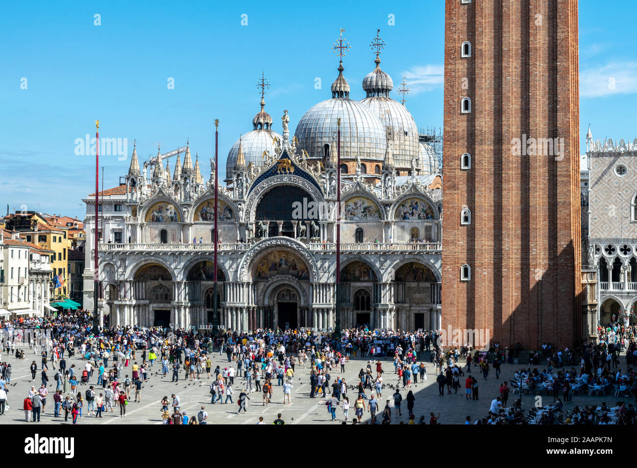 L'ombre du campanile de la Place St Marc sur une longue journée d'été, Venise, Italie Banque D'Images