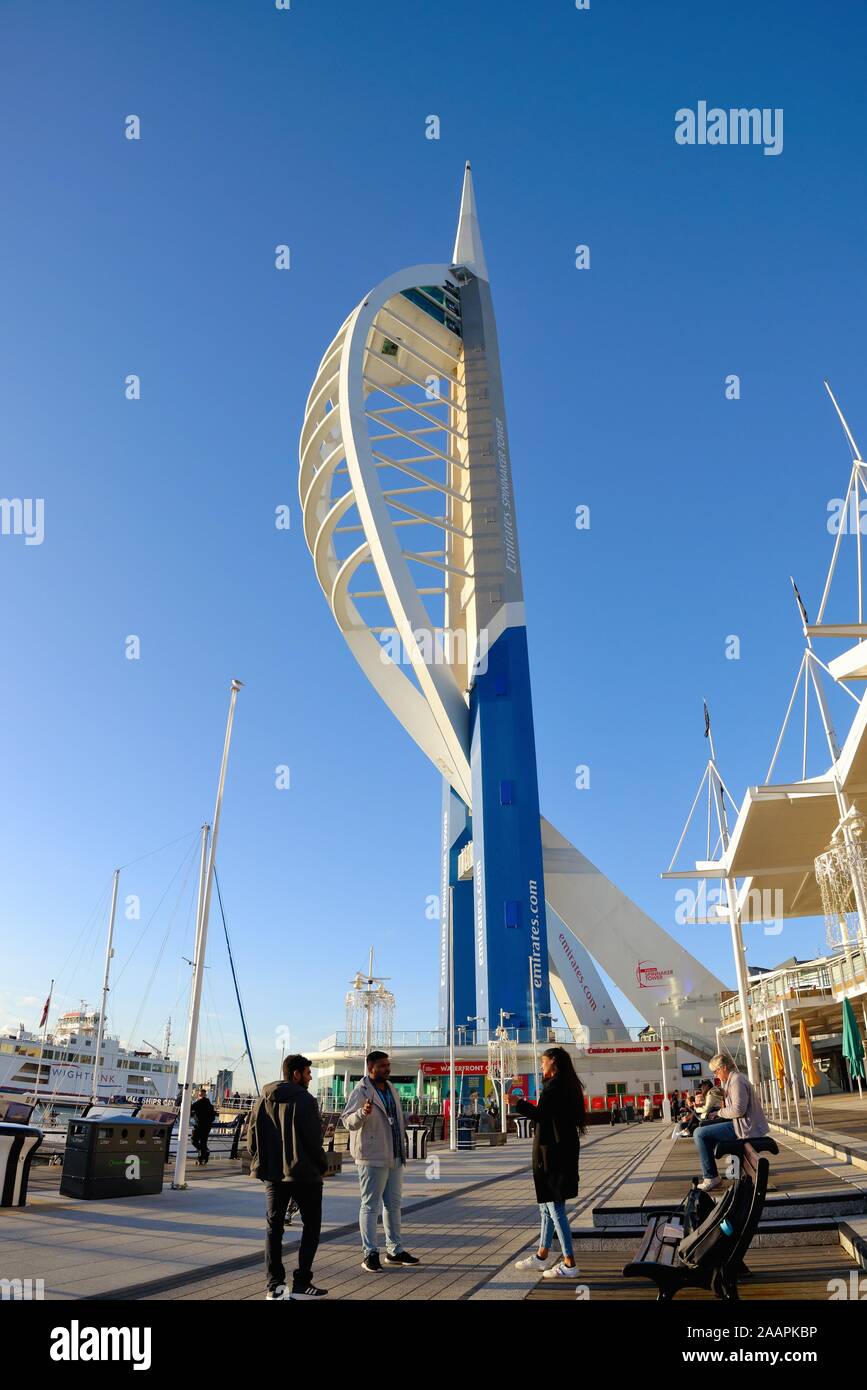 L'Unis tour Spinnaker sur centre commercial GUNWHARF QUAYS Portsmouth Hampshire UK Banque D'Images