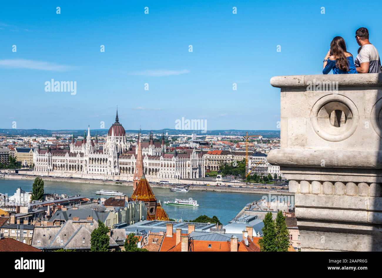 La vue panoramique de la ville de Budapest depuis les balcons et terrasses des Halaszbastya (Bastion des Pêcheurs), Budapest, Hongrie. Budapest, Hung Banque D'Images