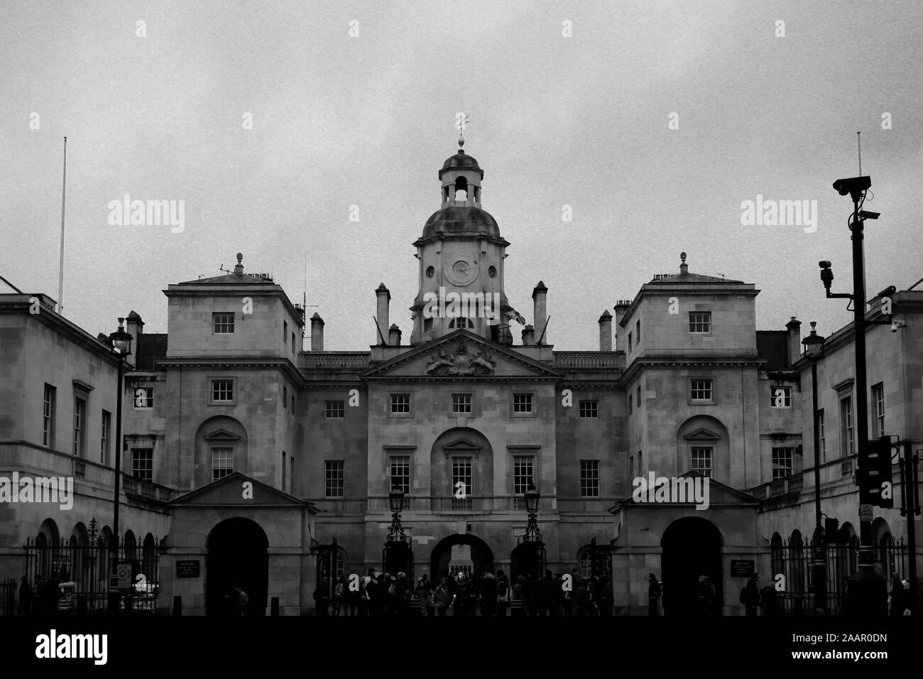 Image en noir et blanc de Horse Guards Parade et l'ancien bâtiment de l'amirauté ; Whitehall, Londres, Angleterre, Royaume-Uni Banque D'Images