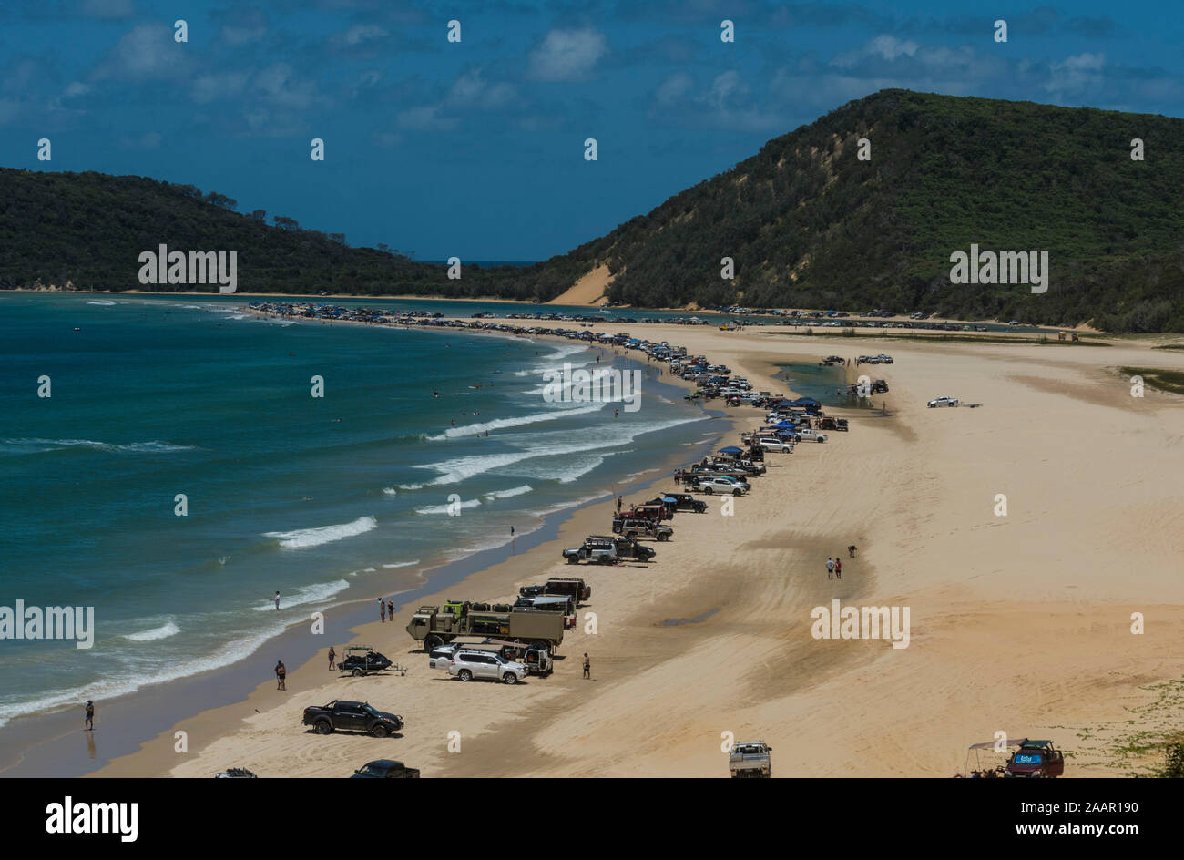 Point de l'île double, Noosa, à la pleine saison, avec des centaines de 4x4 et véhicules de plaisance Banque D'Images