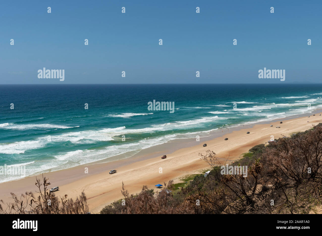Point de l'île double, Noosa, à la pleine saison, avec des centaines de 4x4 et véhicules de plaisance Banque D'Images