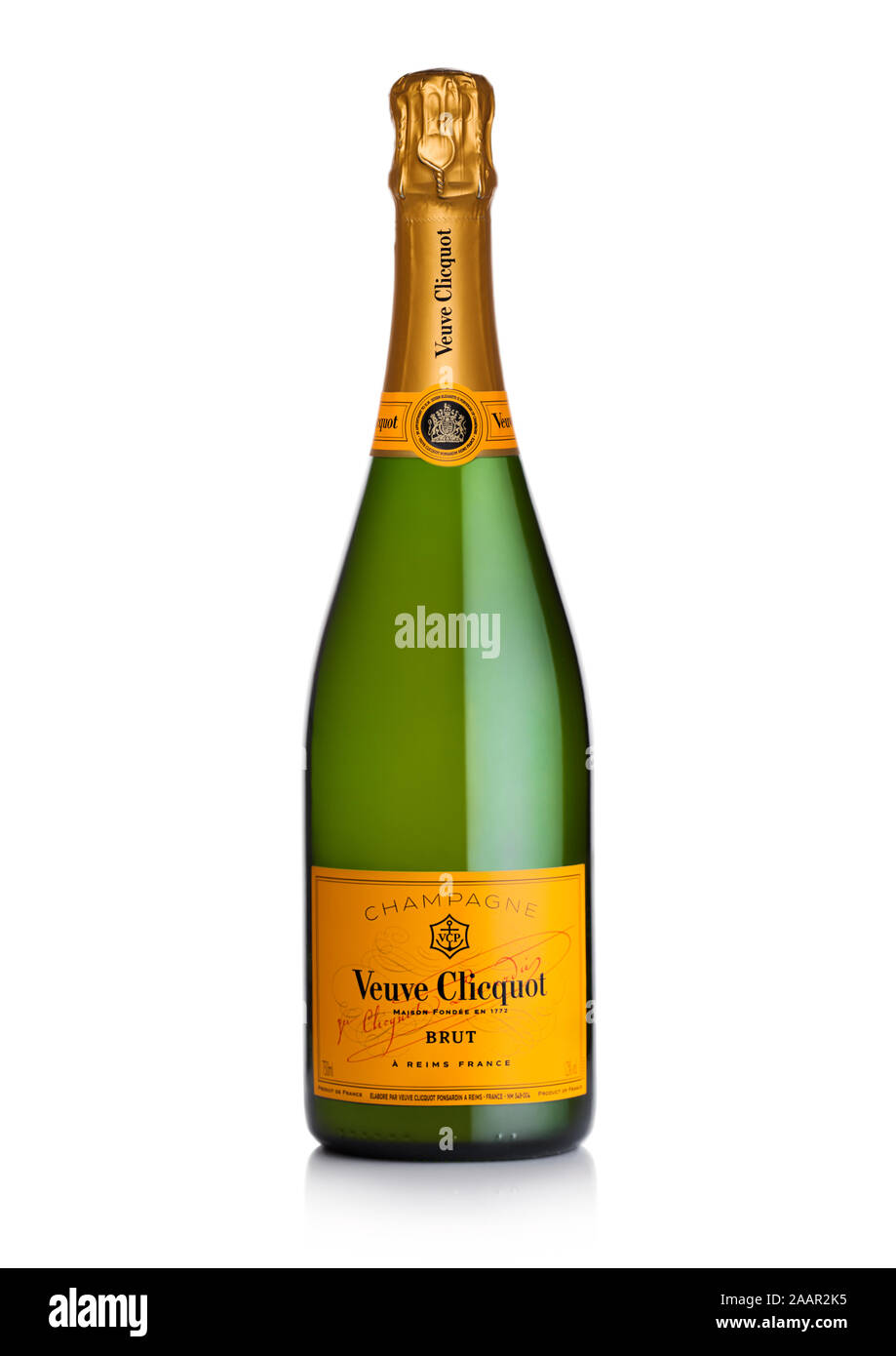 Londres, Royaume-Uni - 20 NOVEMBRE 2019 : Bouteille de Veuve Clicquot Brut champagne de luxe de renommée mondiale sur le blanc. Banque D'Images