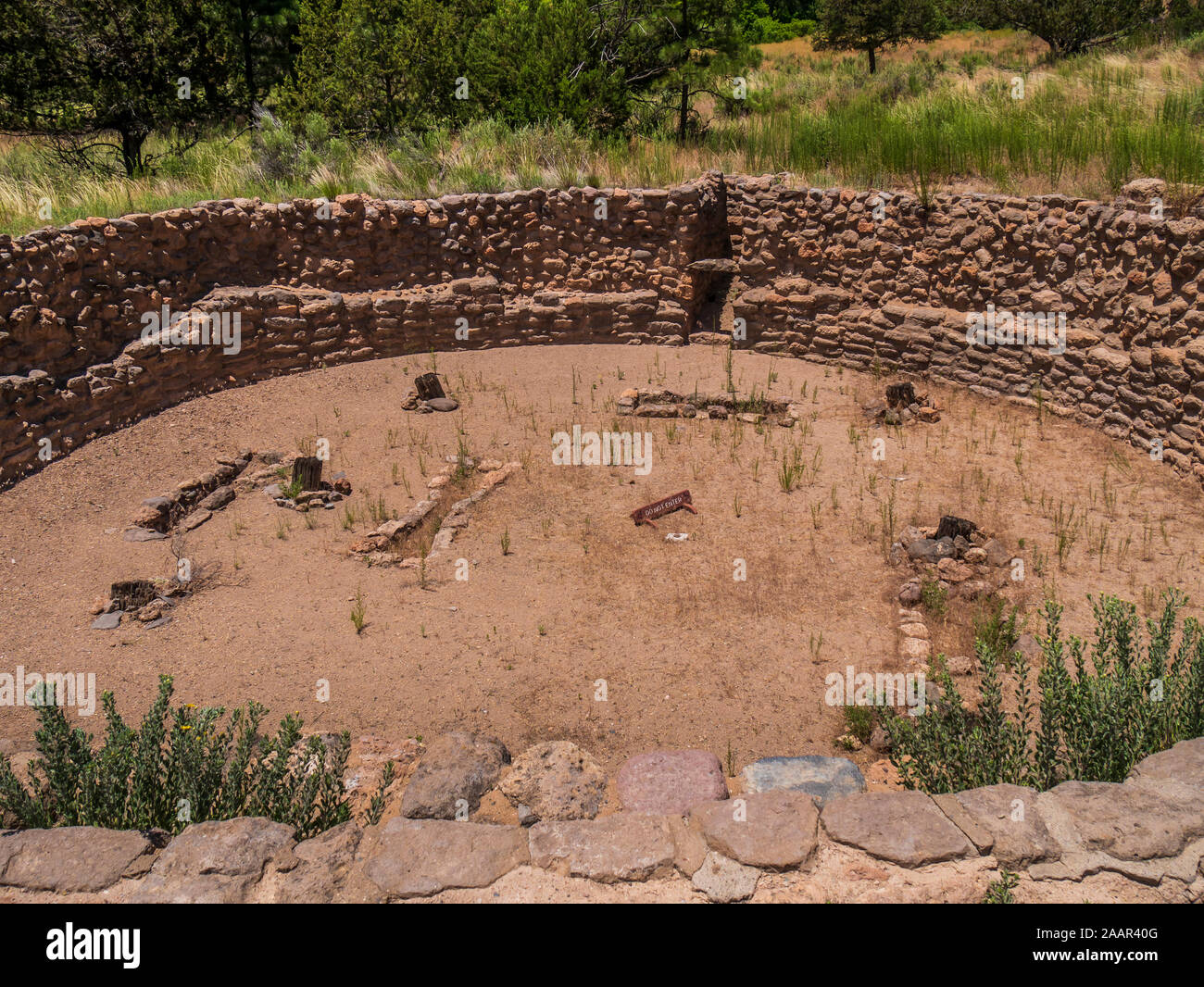 Kiva, Tyuonyi (QU-weh-ni) Village, Bandelier National Monument, Los Alamos, Nouveau Mexique. Banque D'Images