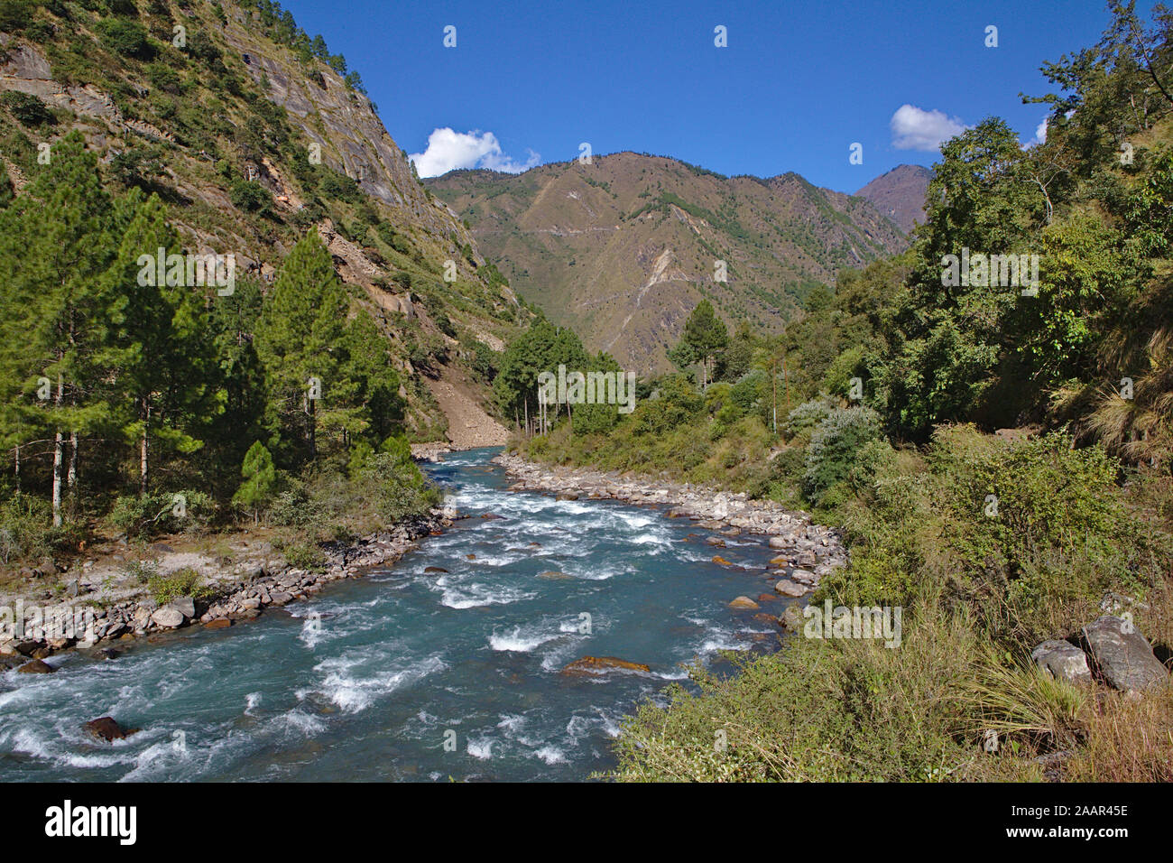 Rivière et vallée verte Banque D'Images