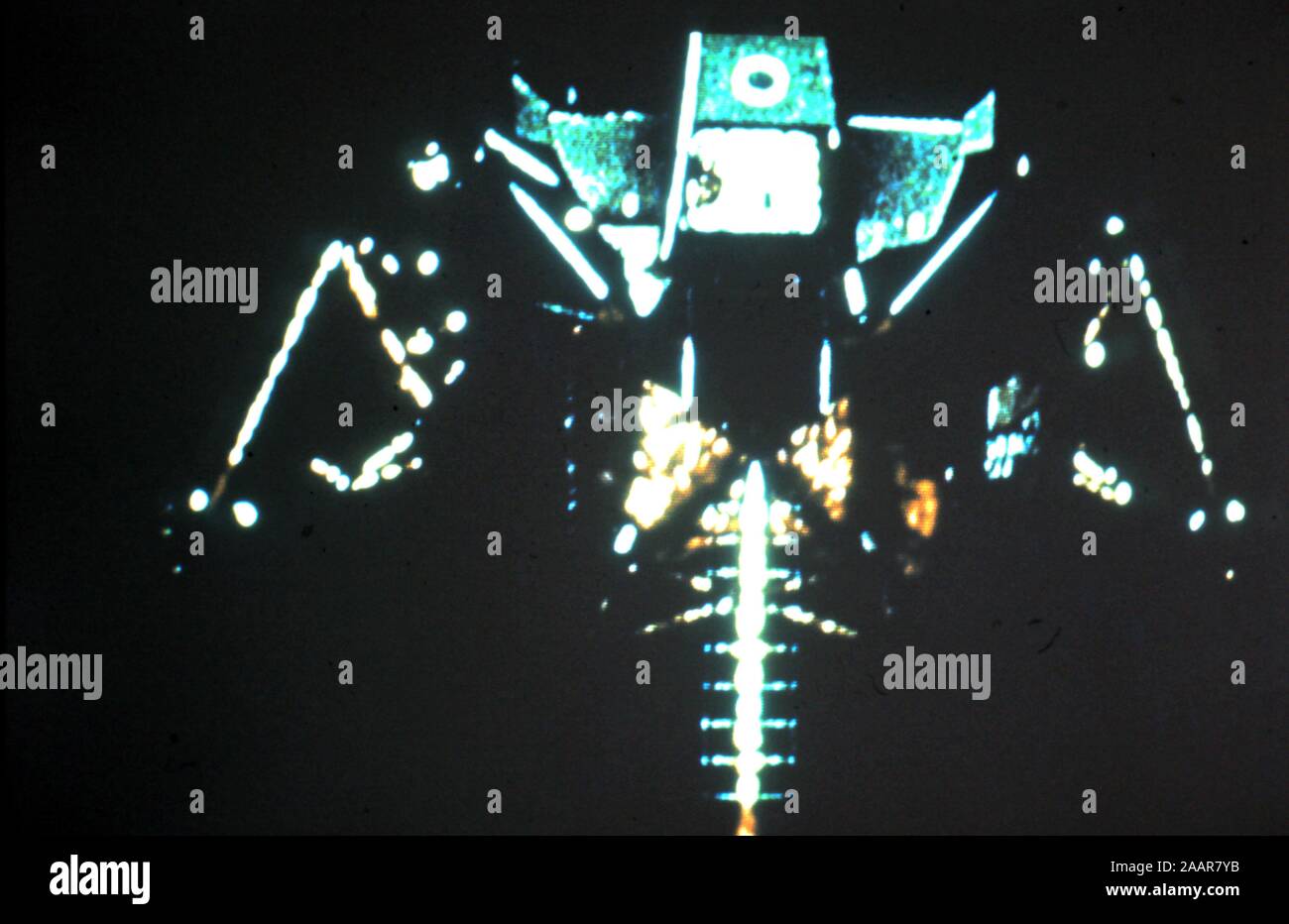 Teleclip Apollo 11 Lunar Module sur la surface de la lune - photo prise directement sur l'écran du téléviseur vers 1969-1972. Banque D'Images