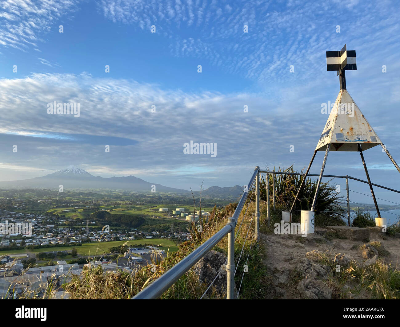 Vista de New Plymouth et Mt Taranaki de Paritutu Rock Banque D'Images