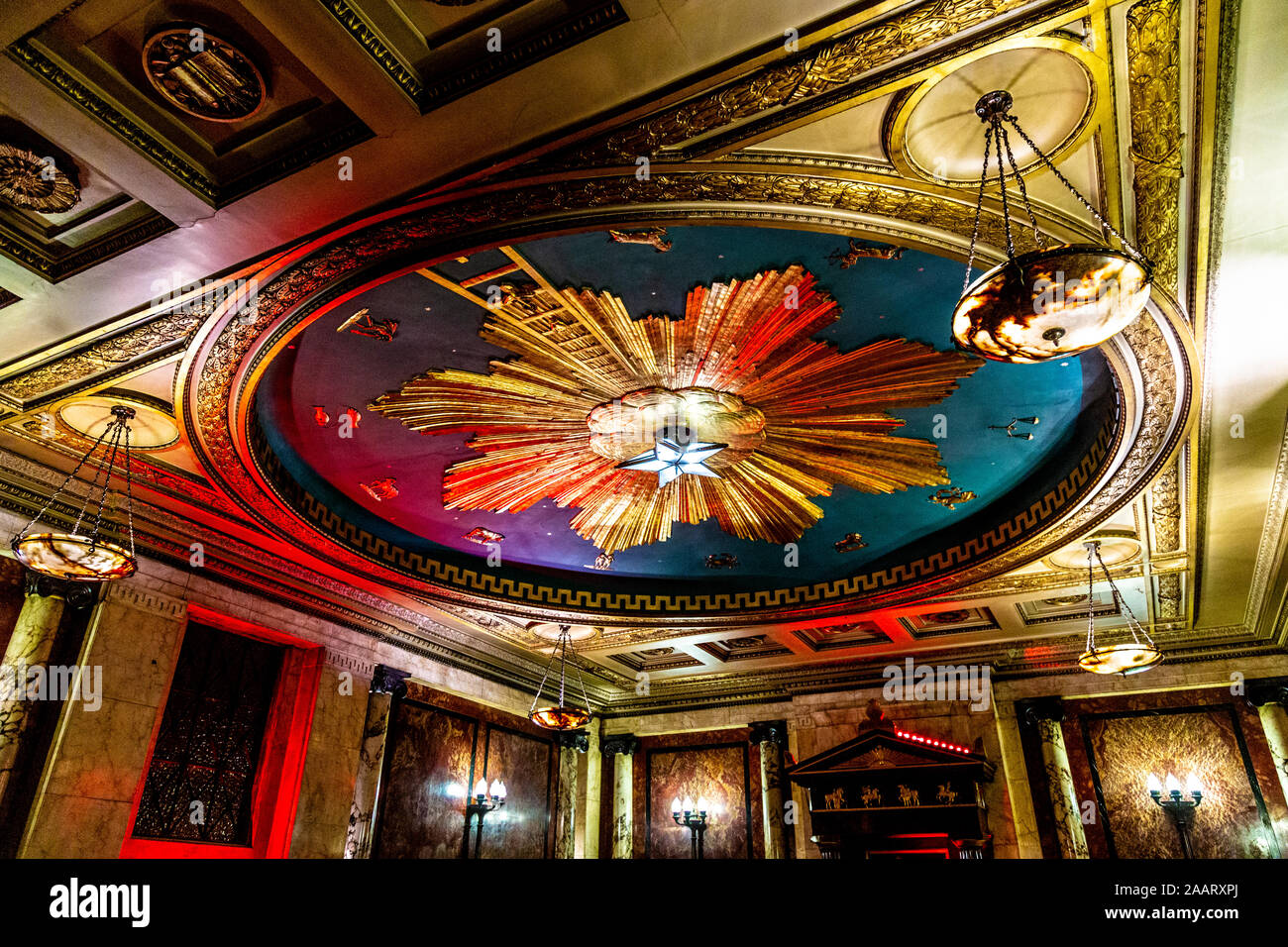 Plafond intérieur de l'étoile étincelante - symbole de la franc-maçonnerie au temple masonique de l'hôtel Andaz, étoile à cinq pointes "blazed", Londres, Royaume-Uni Banque D'Images