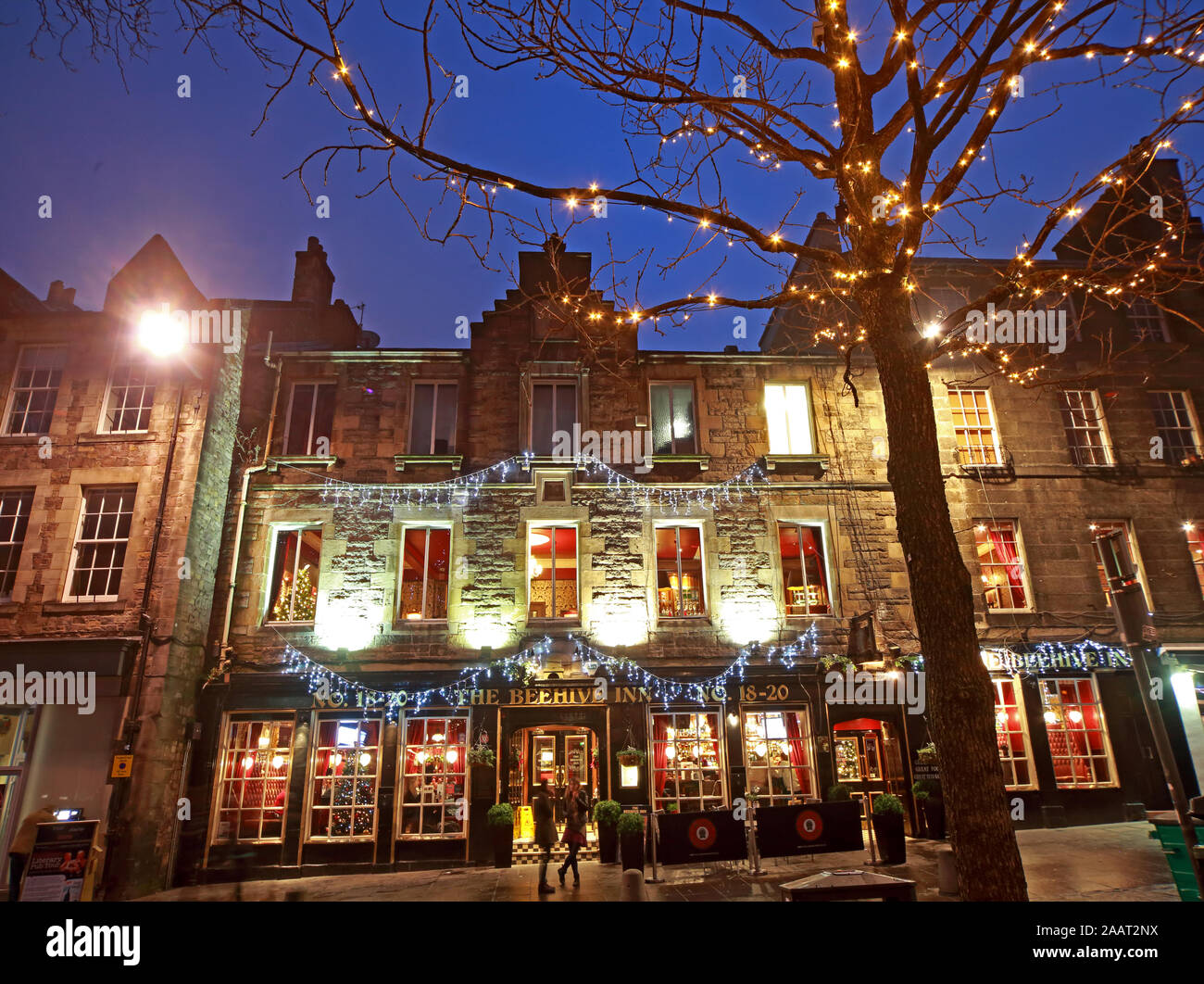 Le Beehive Inn, Noël, Grassmarket, le centre-ville d'Édimbourg, Lothian, Écosse, Royaume-Uni, EH1 2JU Banque D'Images