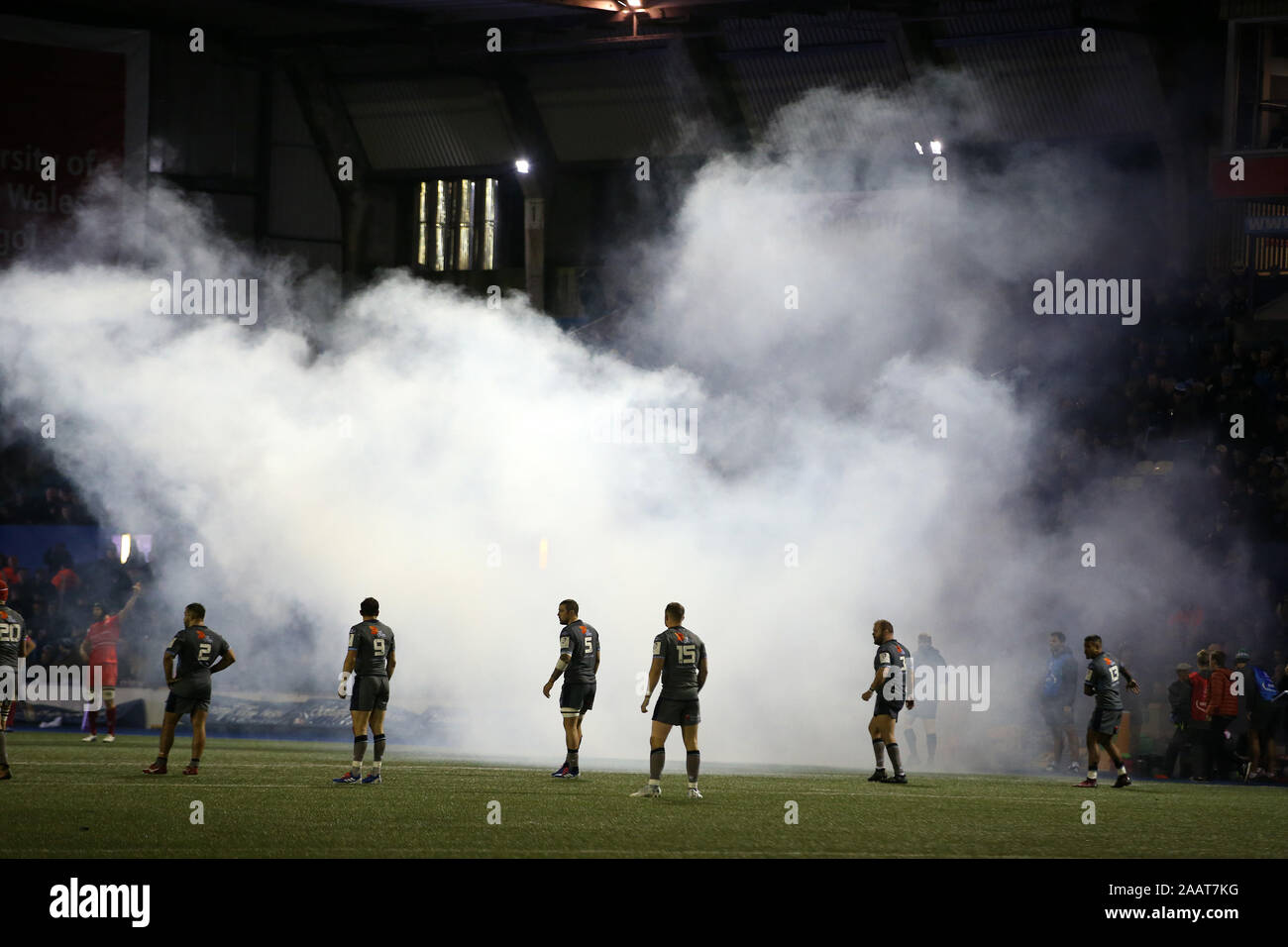 Cardiff, Royaume-Uni. 23 Nov, 2019. Cardiff Blues stand joueurs et de se préparer à la 2e moitié de commencer. European Rugby Challenge Cup Match, Cardiff Blues v Leicester Tigers Rugby au sport BT Cardiff Arms Park, à Cardiff, Pays de Galles le samedi 23 novembre 2019. Photos par Andrew Orchard, Crédit : Andrew Orchard la photographie de sport/Alamy Live News Banque D'Images