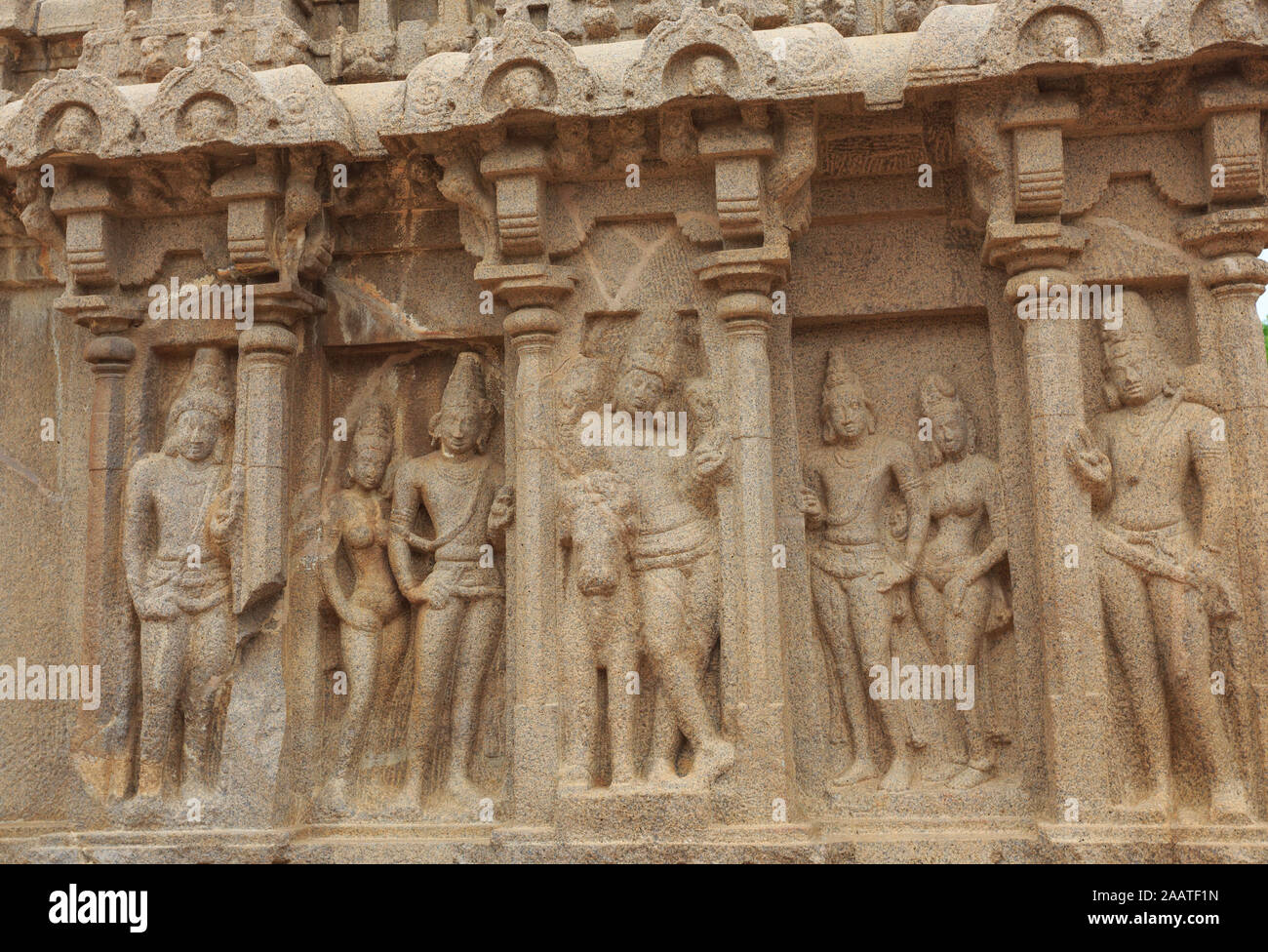 De belles sculptures sur les murs de Pancha Rathas temple à Mahabalipuram (Inde). C'est une structure en pierre monolithique. Banque D'Images