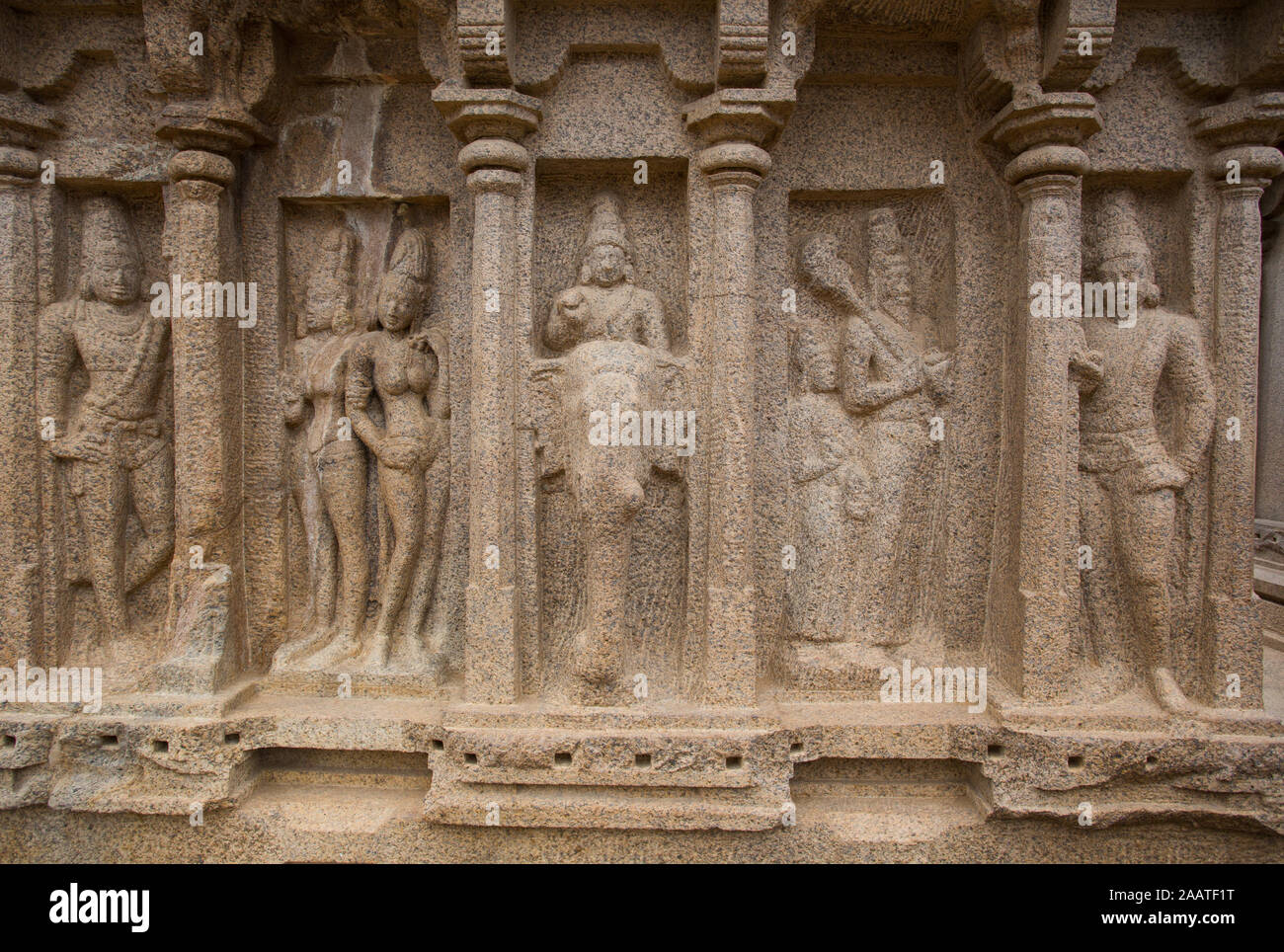 De belles sculptures sur les murs de Pancha Rathas temple à Mahabalipuram (Inde). C'est une structure en pierre monolithique. Banque D'Images