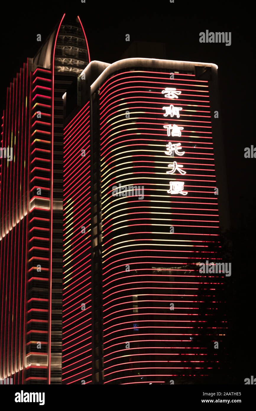 De grands bâtiments d'éclairage LED pour kunming Chine 70e jour Banque D'Images