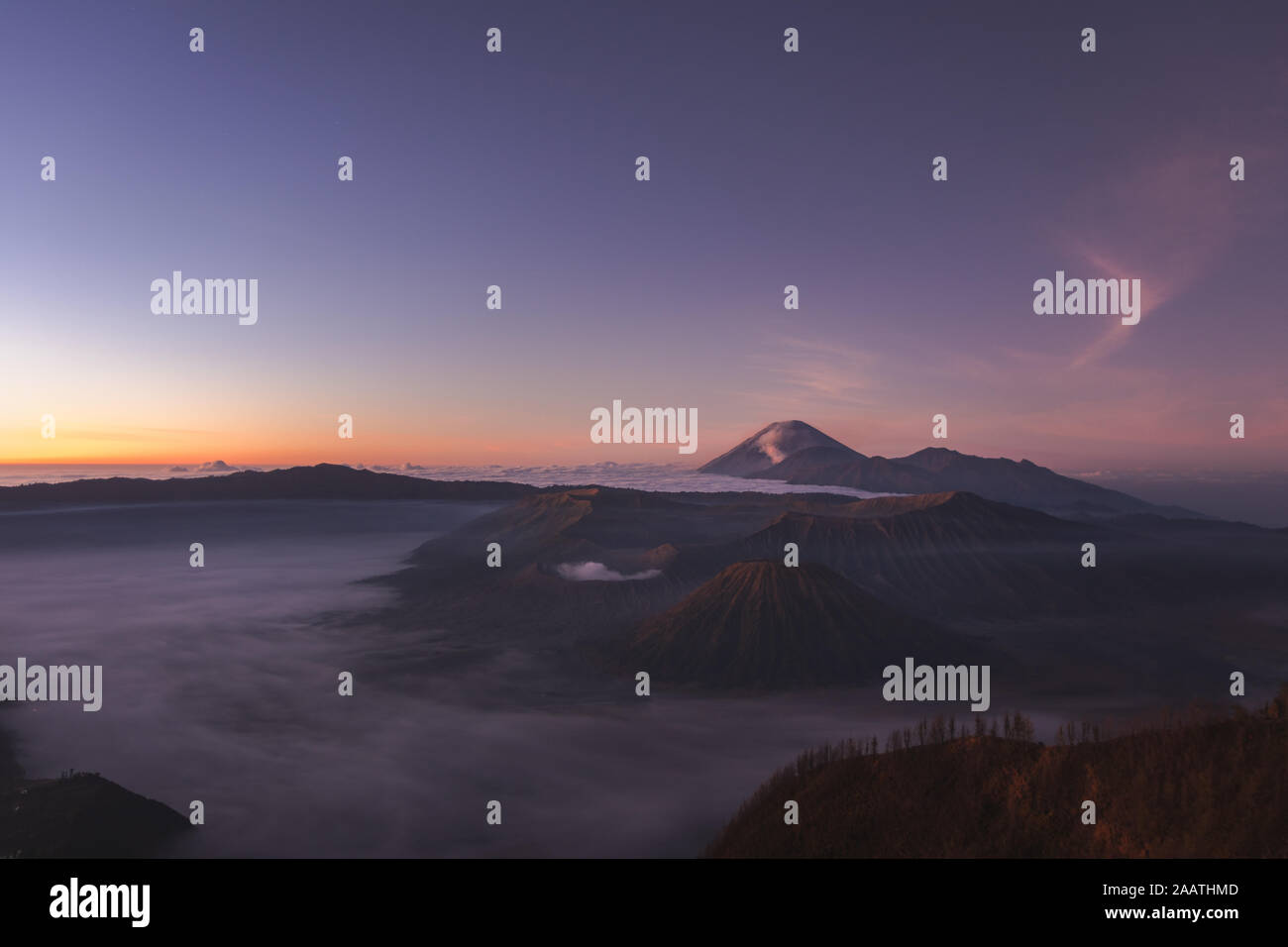 Lever du soleil sur la lave du volcan Bromo dans l'Est de Java, Indonésie Banque D'Images