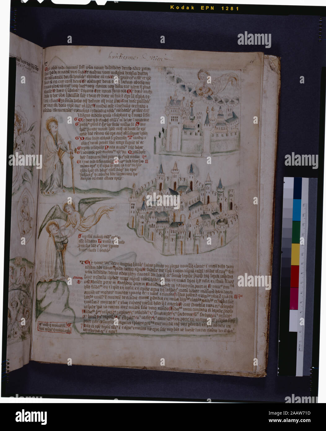Huitième vision- John observe alors que la nouvelle Jérusalem est envoyé par Dieu du ciel, un ange a mené John à une montagne où il montre comment John la ville sainte (Apoc 21-1-11) énumérés dans De Ricci, Seymour, recensement des manuscrits du Moyen Âge et de la Renaissance dans les États-Unis et le Canada. New York. N.Y. : H.W. Wilson, 1935 ; et garanti, New York, N.Y. : Bibliographical Society of America, 1962. Actionnariat : De l'abbaye de Cîteaux. Quaritch vendu à J. Lenox. Début du texte manquant. De Ricci, 1318. Henkel volume. Dossier de la bibliothèque. Imparfaites au début. Parchemin liées à Morgan et Wellcome Apocalyp Banque D'Images