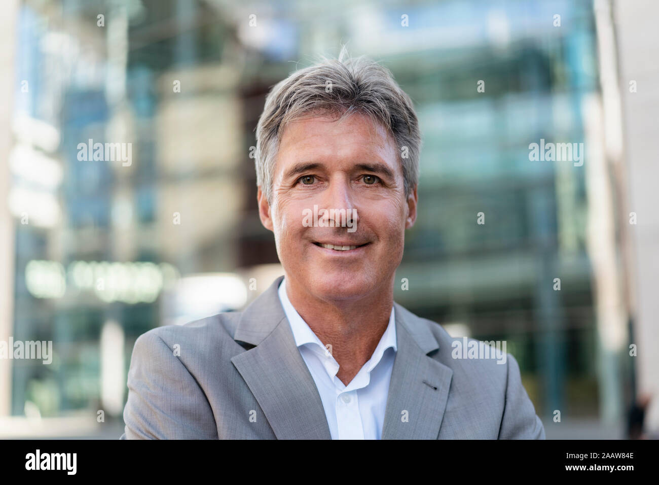 Portrait of mature businessman dans la ville Banque D'Images