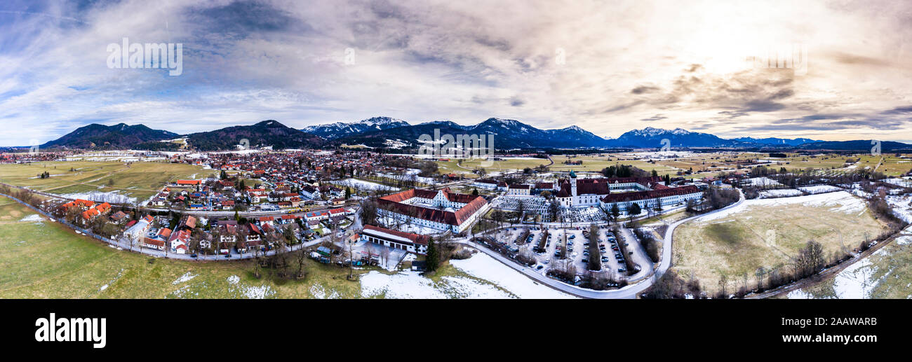 Vue panoramique sur antenne monastère Benediktbeuren en hiver, Bavière, Allemagne Banque D'Images