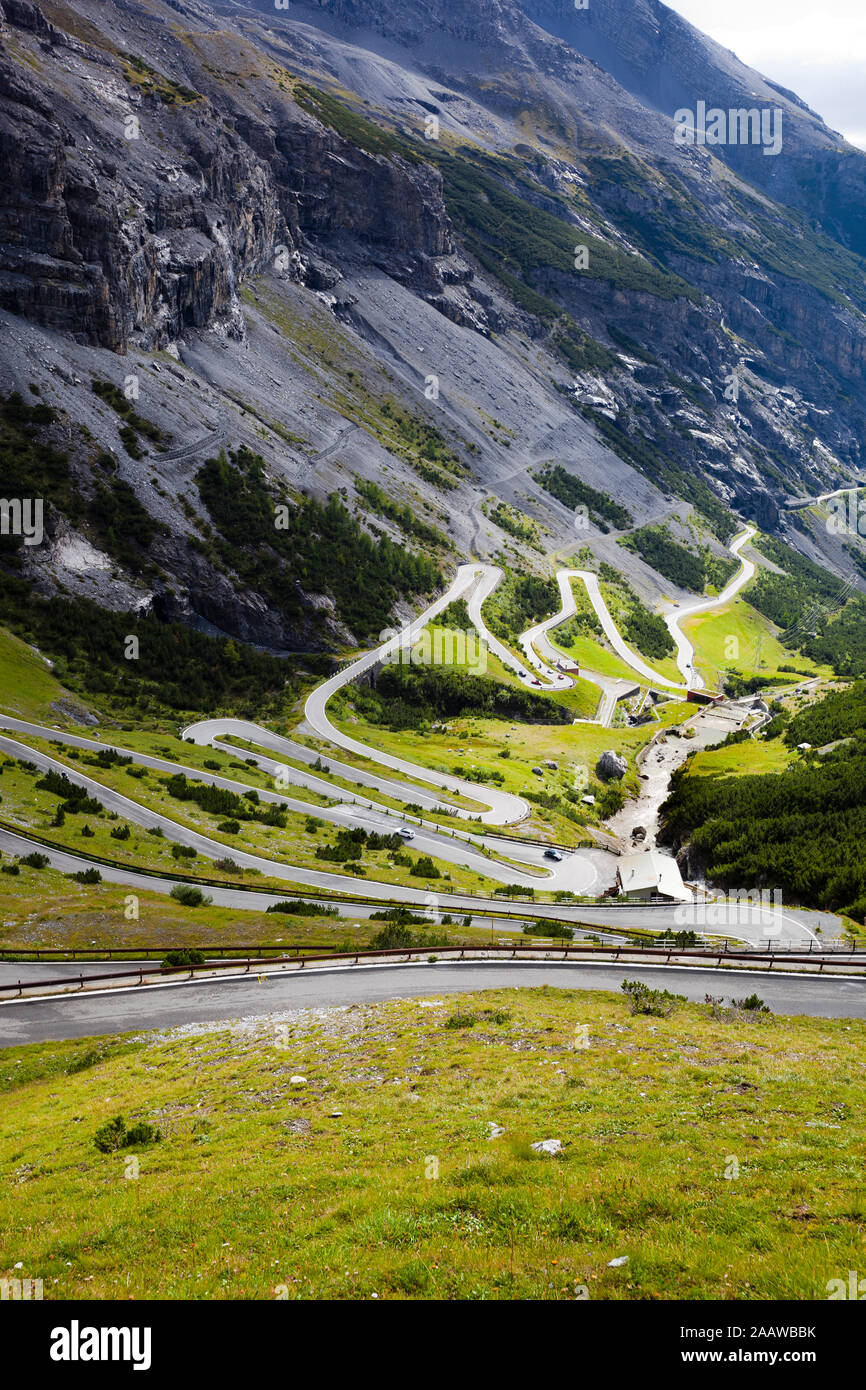 Route sinueuse, col du Stelvio, Trentino-Alto Adige, Italie Banque D'Images